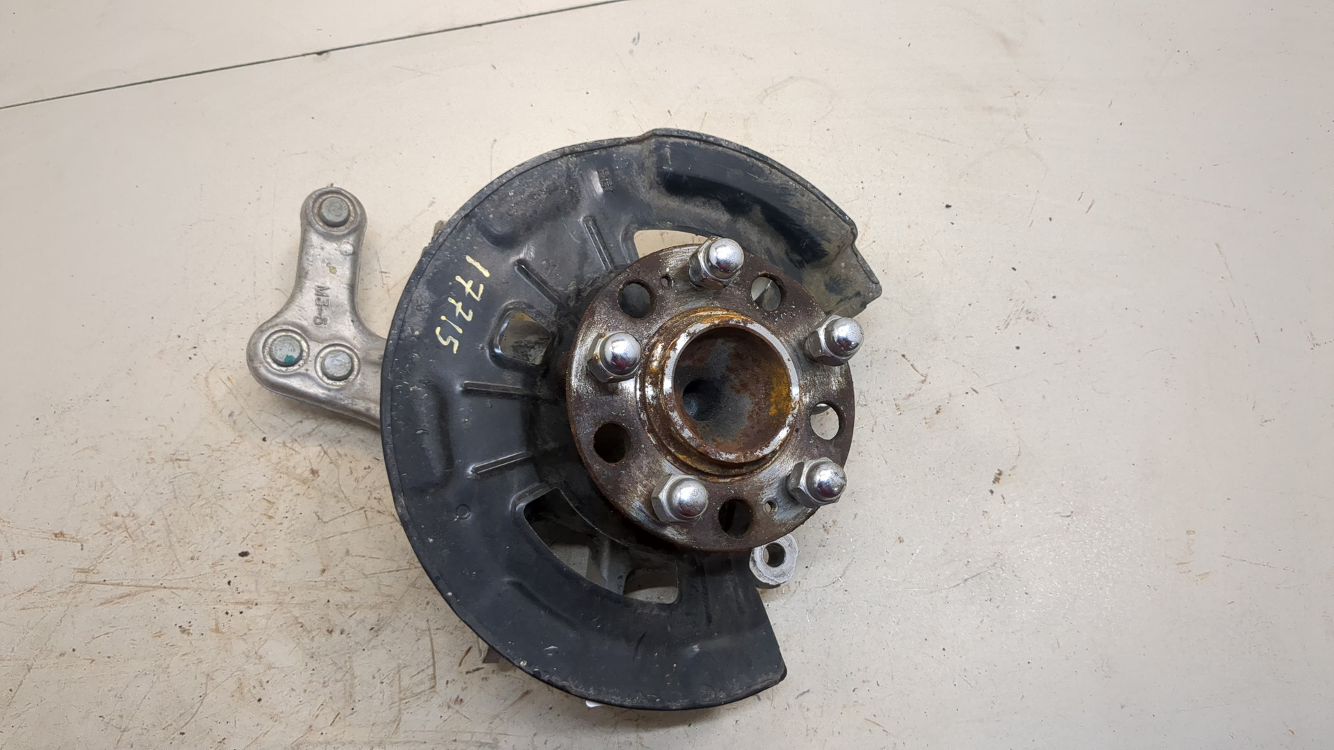 Кулак поворотный задний правый