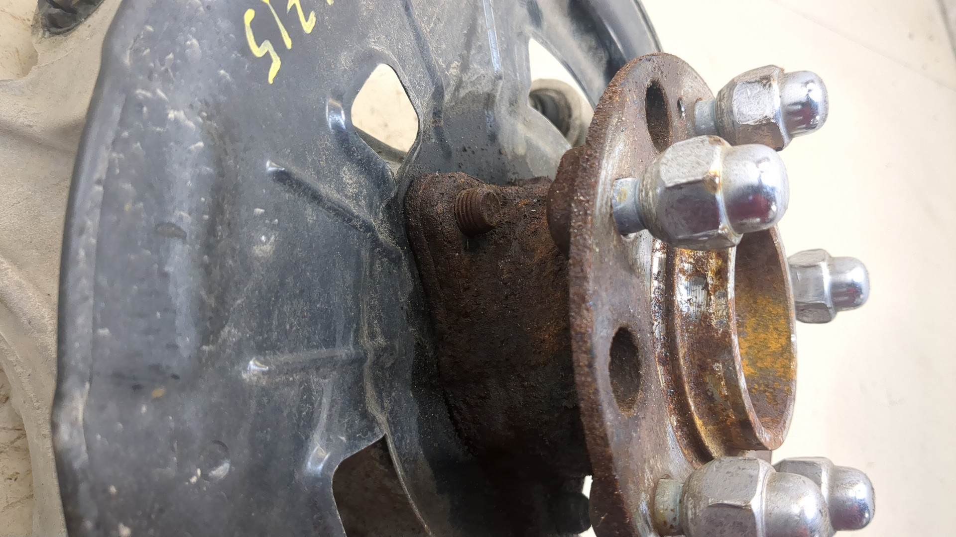 Кулак поворотный задний правый