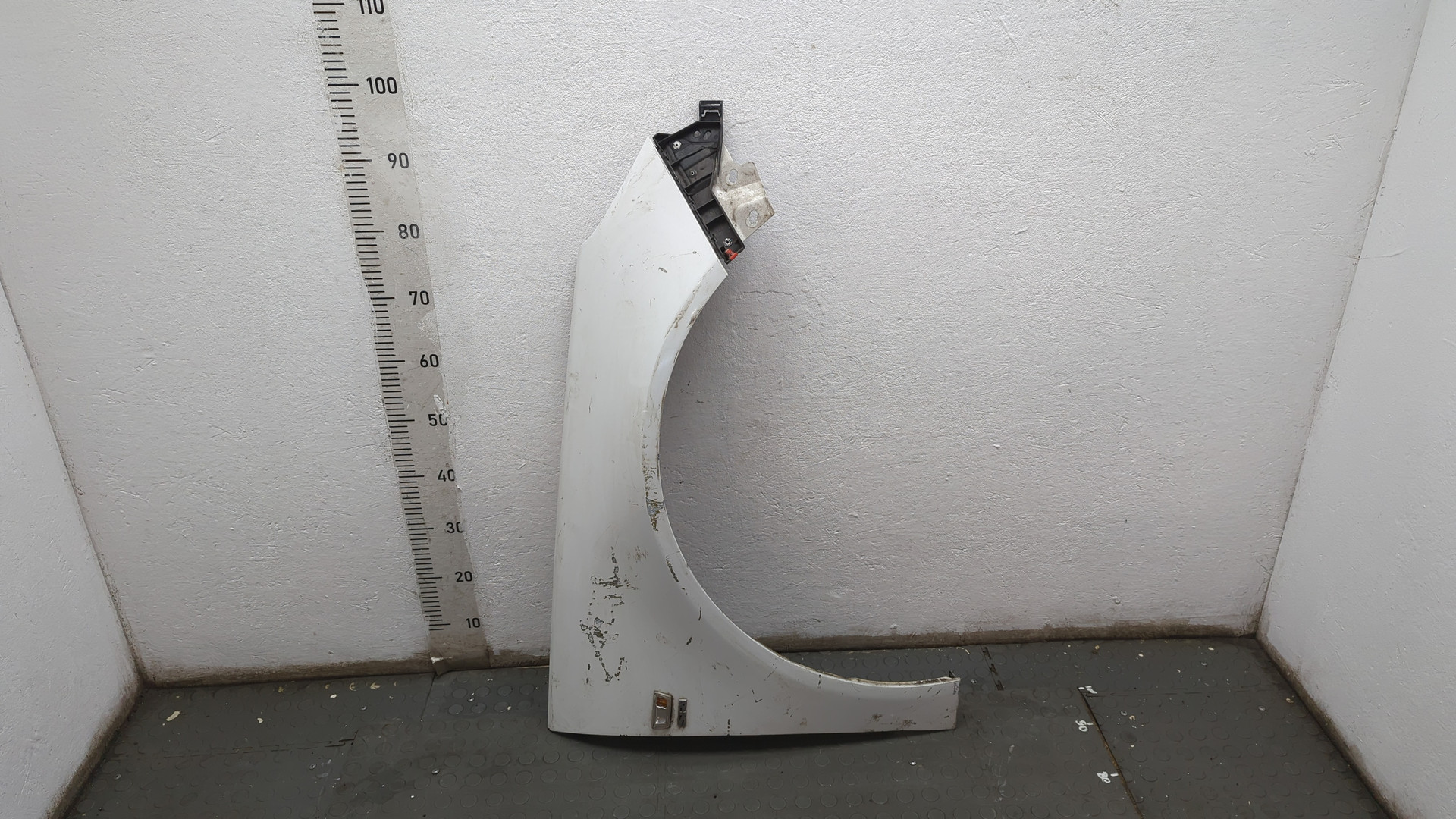 Крыло переднее правое