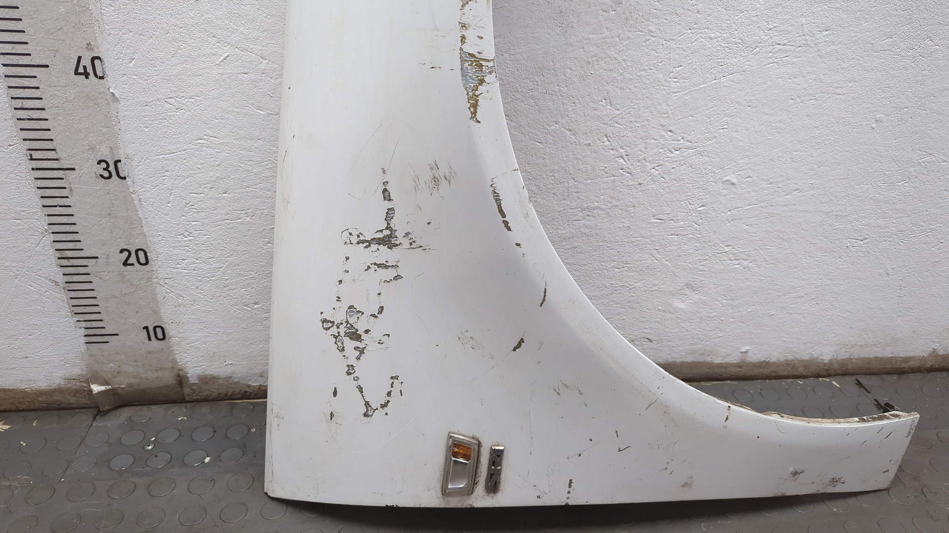 Крыло переднее правое