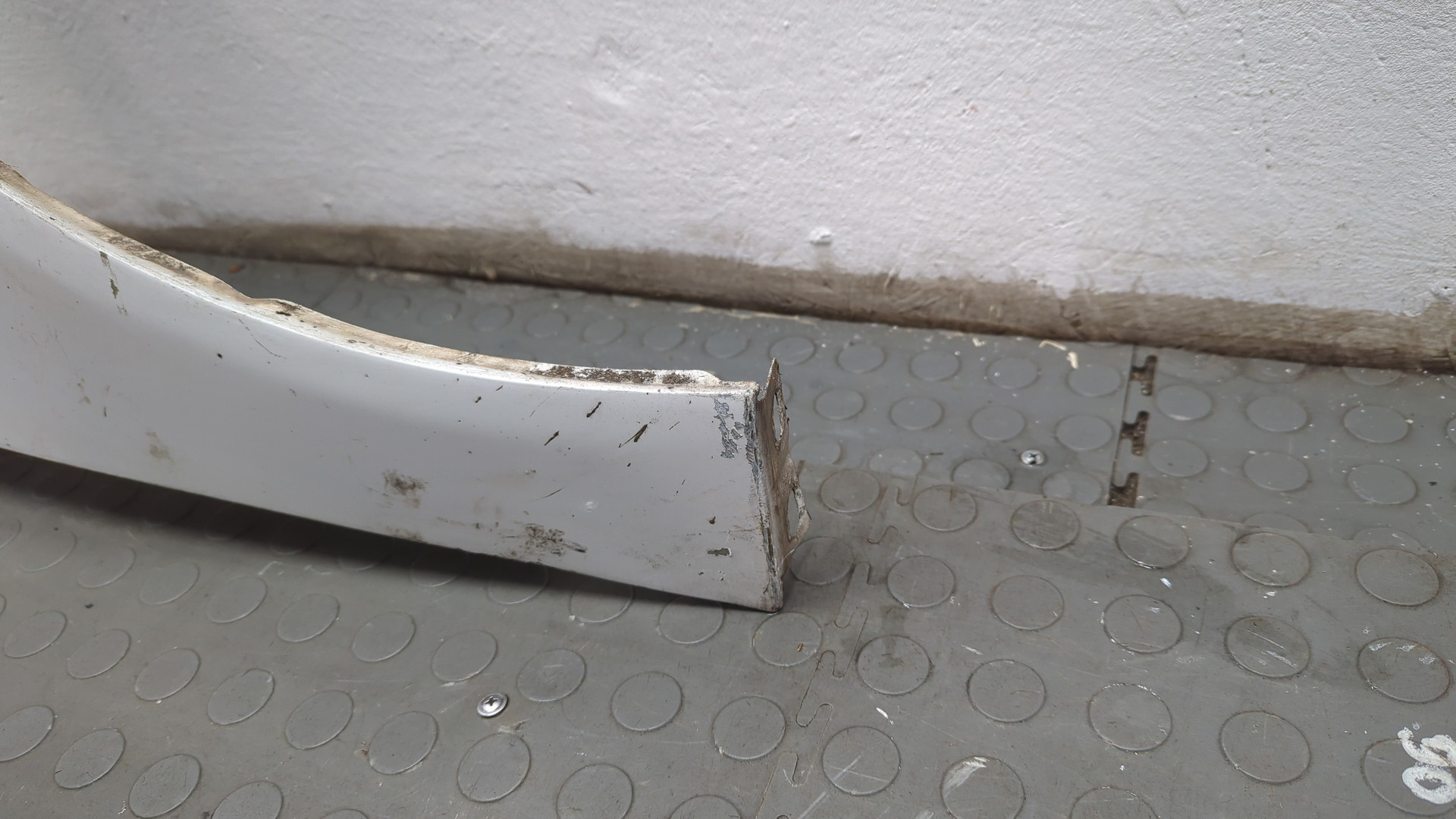 Крыло переднее правое