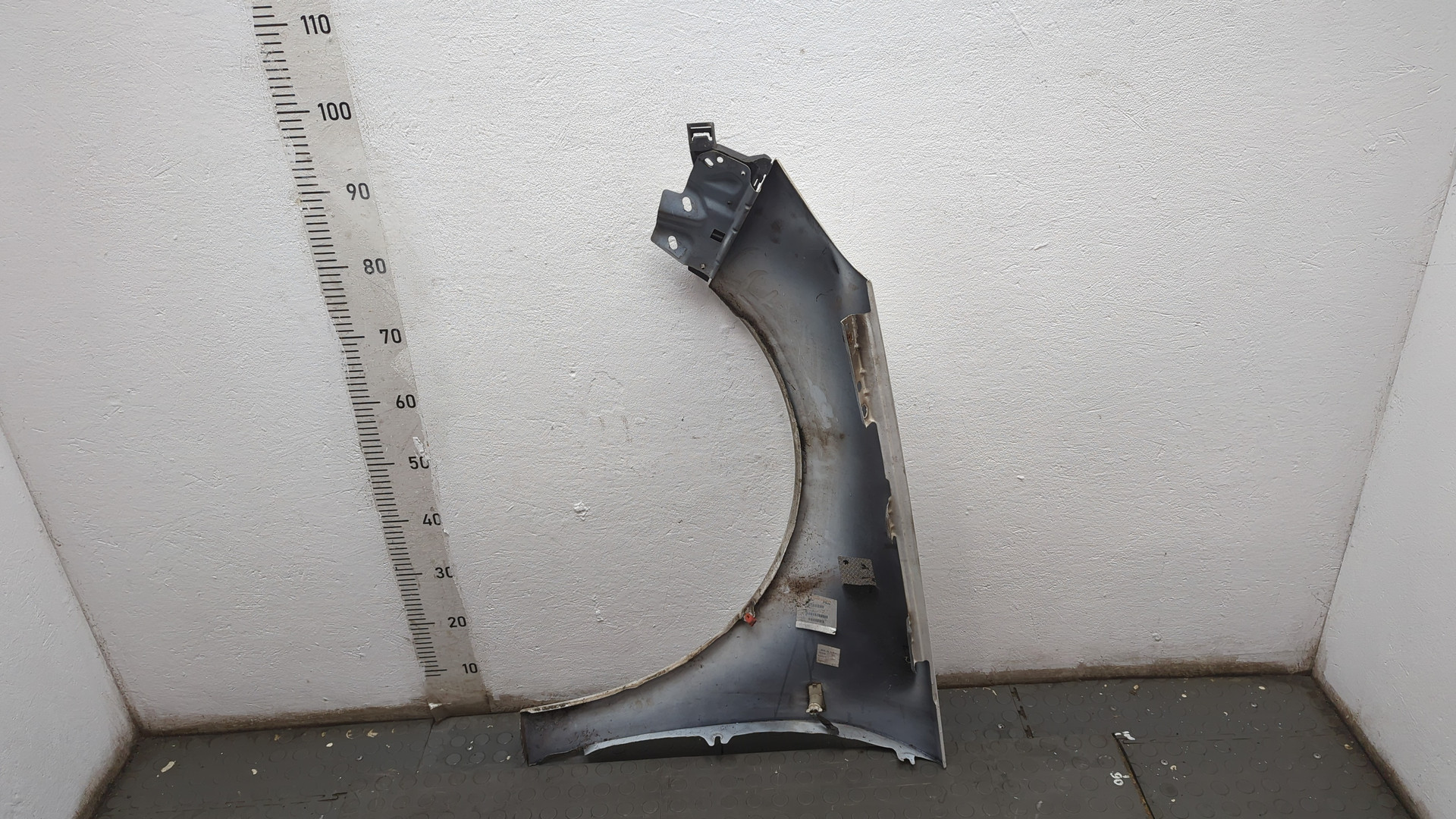 Крыло переднее правое