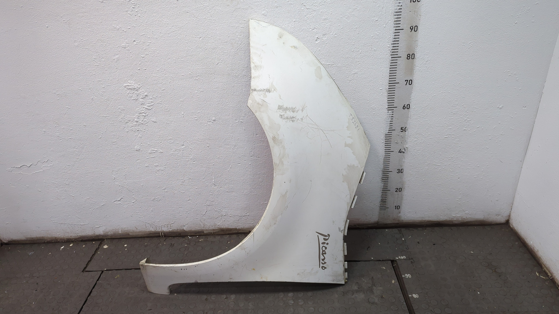 Крыло переднее левое