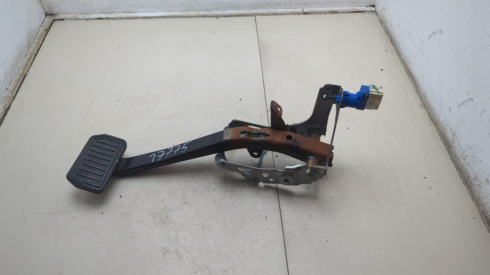 Педаль тормоза