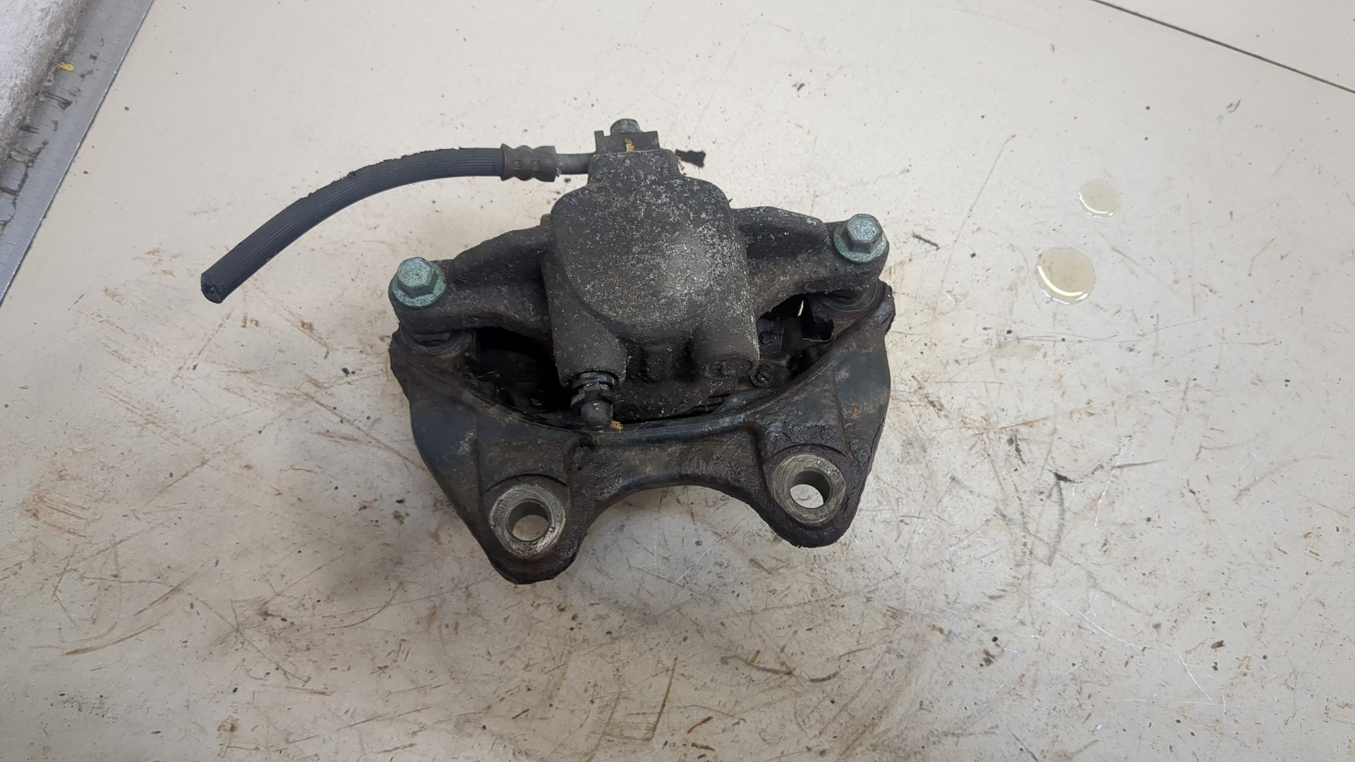 Суппорт задний левый