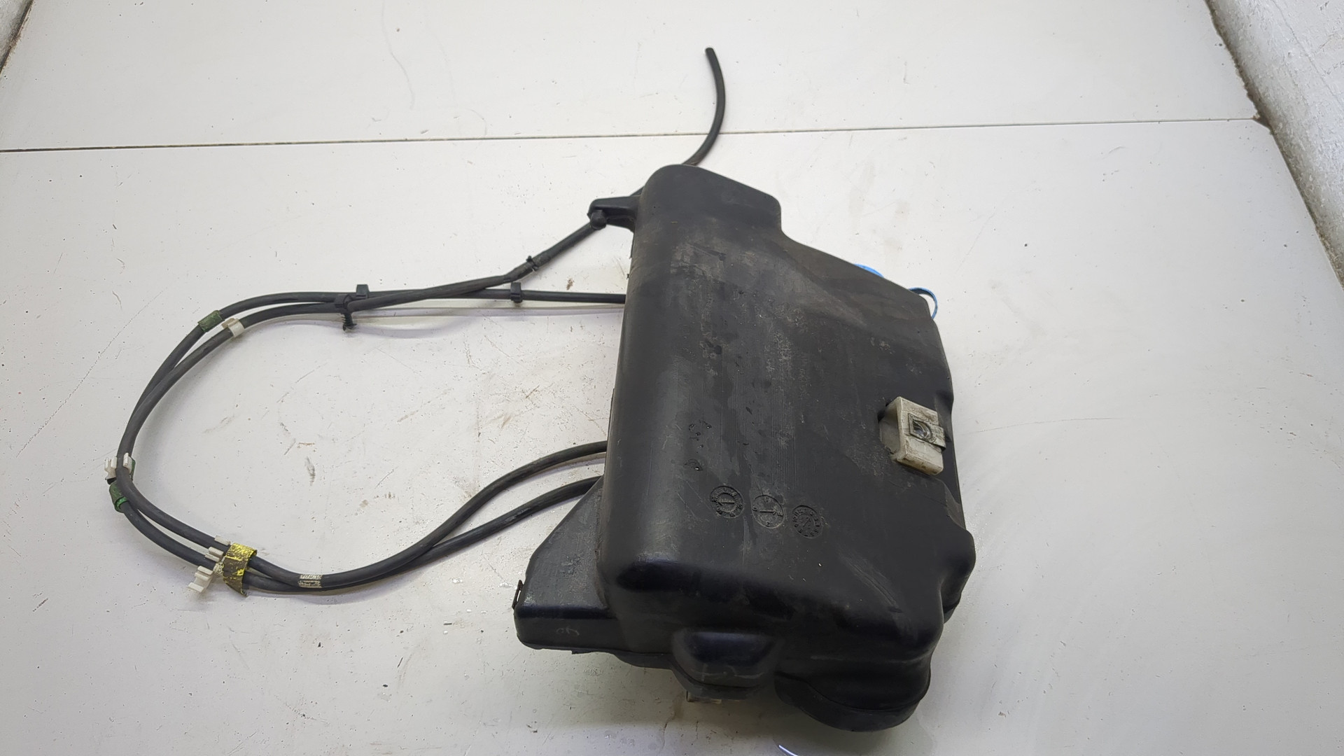 Бачок омывателя лобового стекла