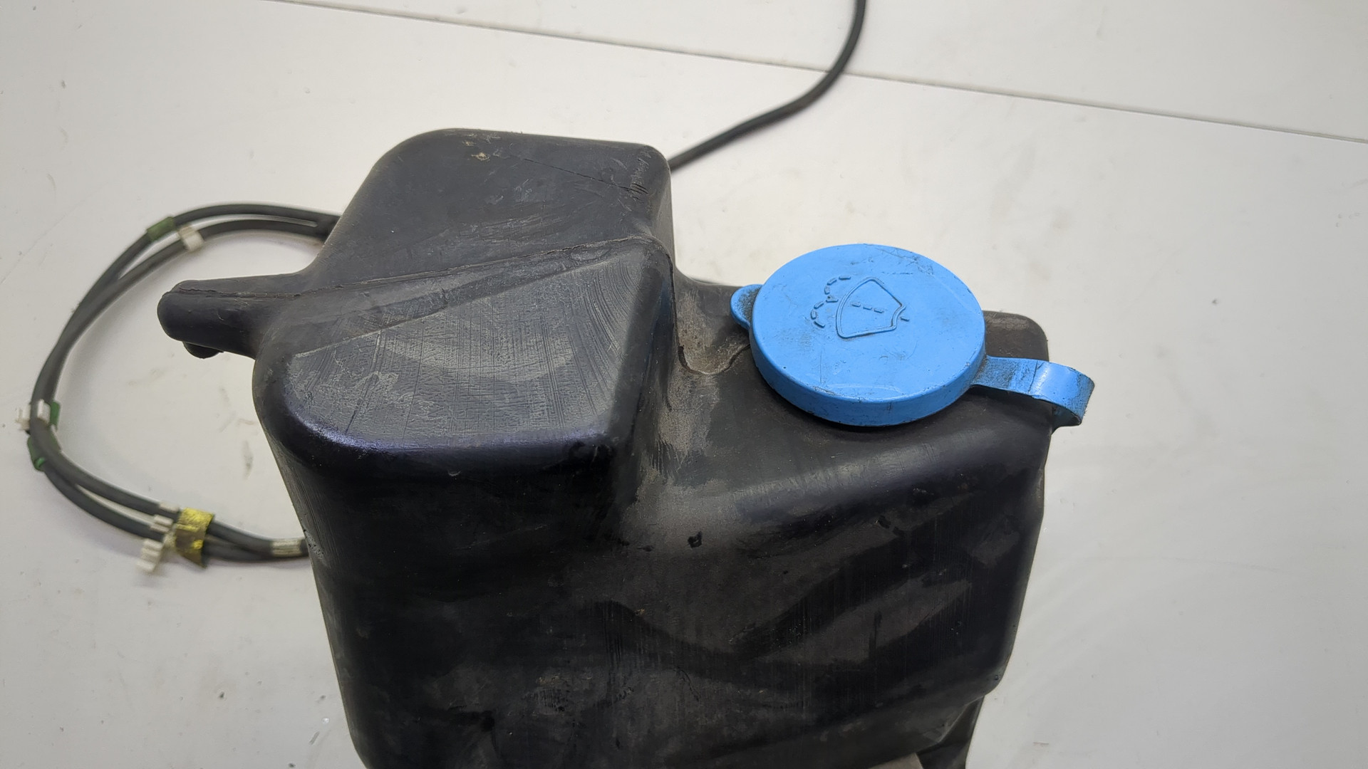 Бачок омывателя лобового стекла