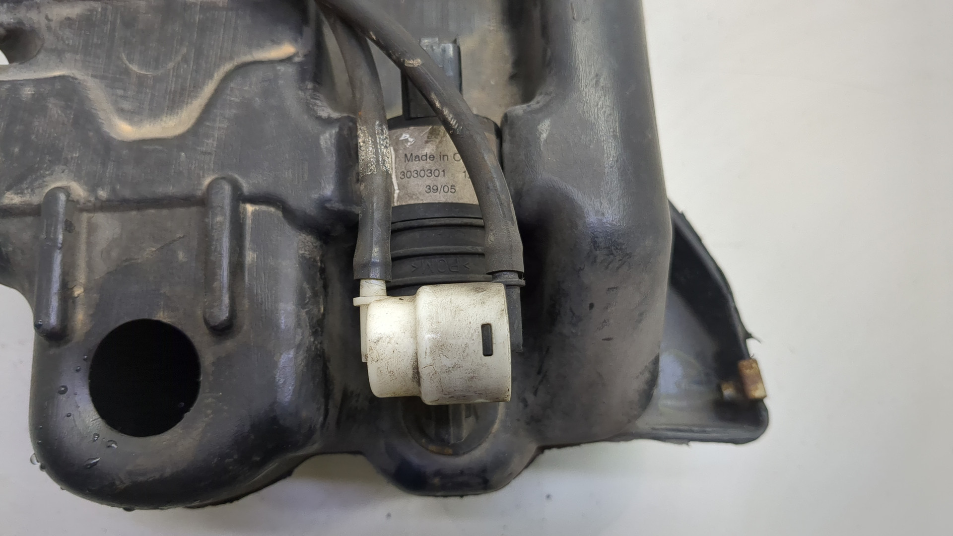 Бачок омывателя лобового стекла