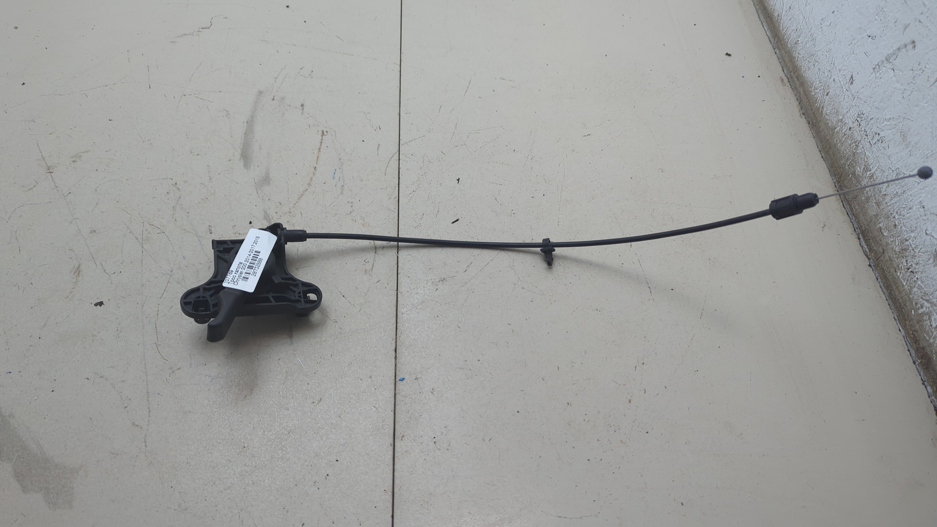 Трос открывания капота