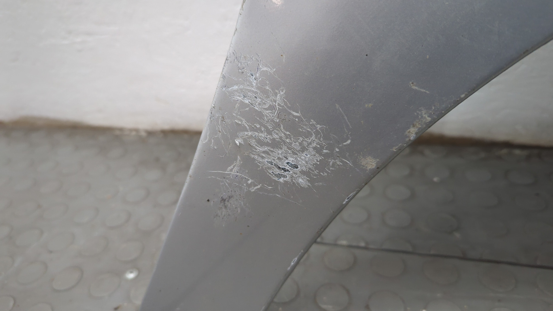 Крыло переднее правое