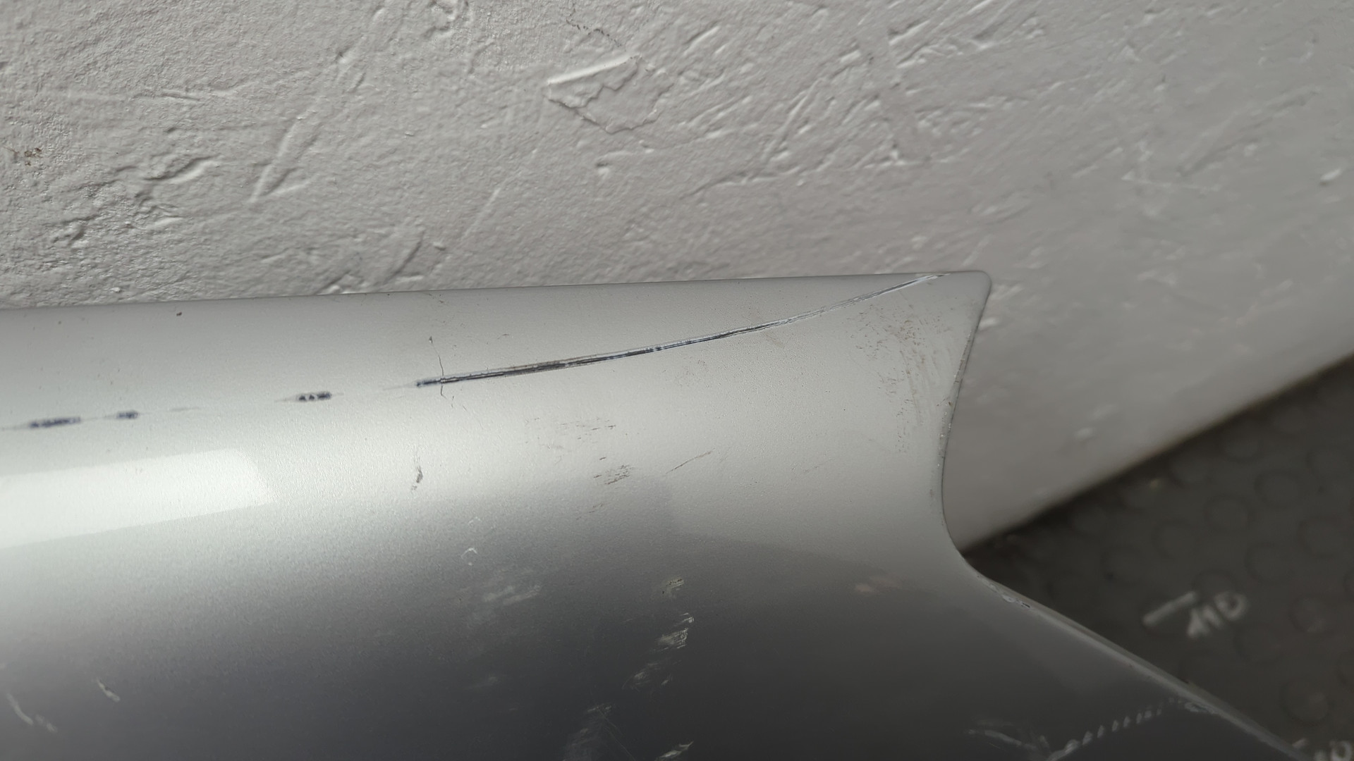 Крыло переднее правое