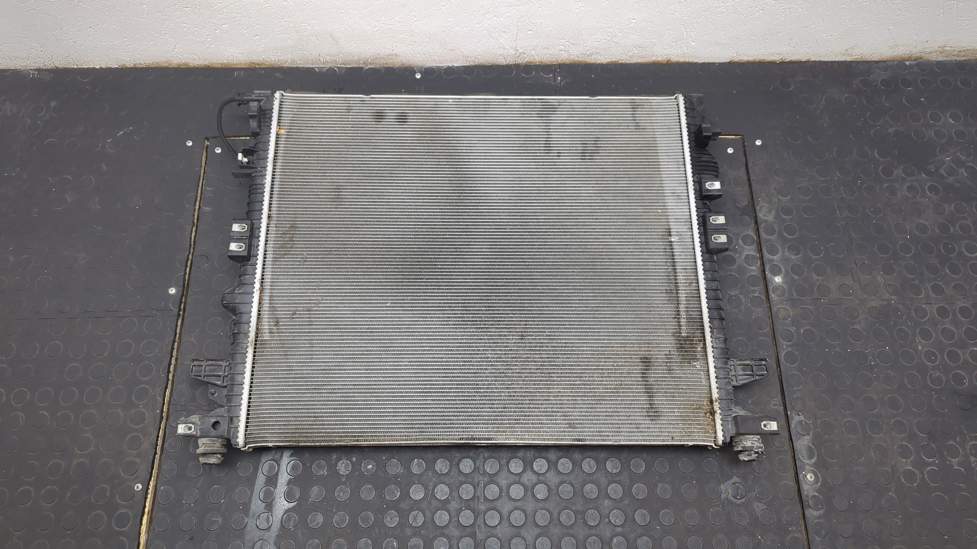 Радиатор охлаждения двигателя основной