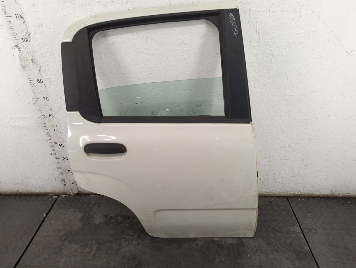 Дверь задняя правая