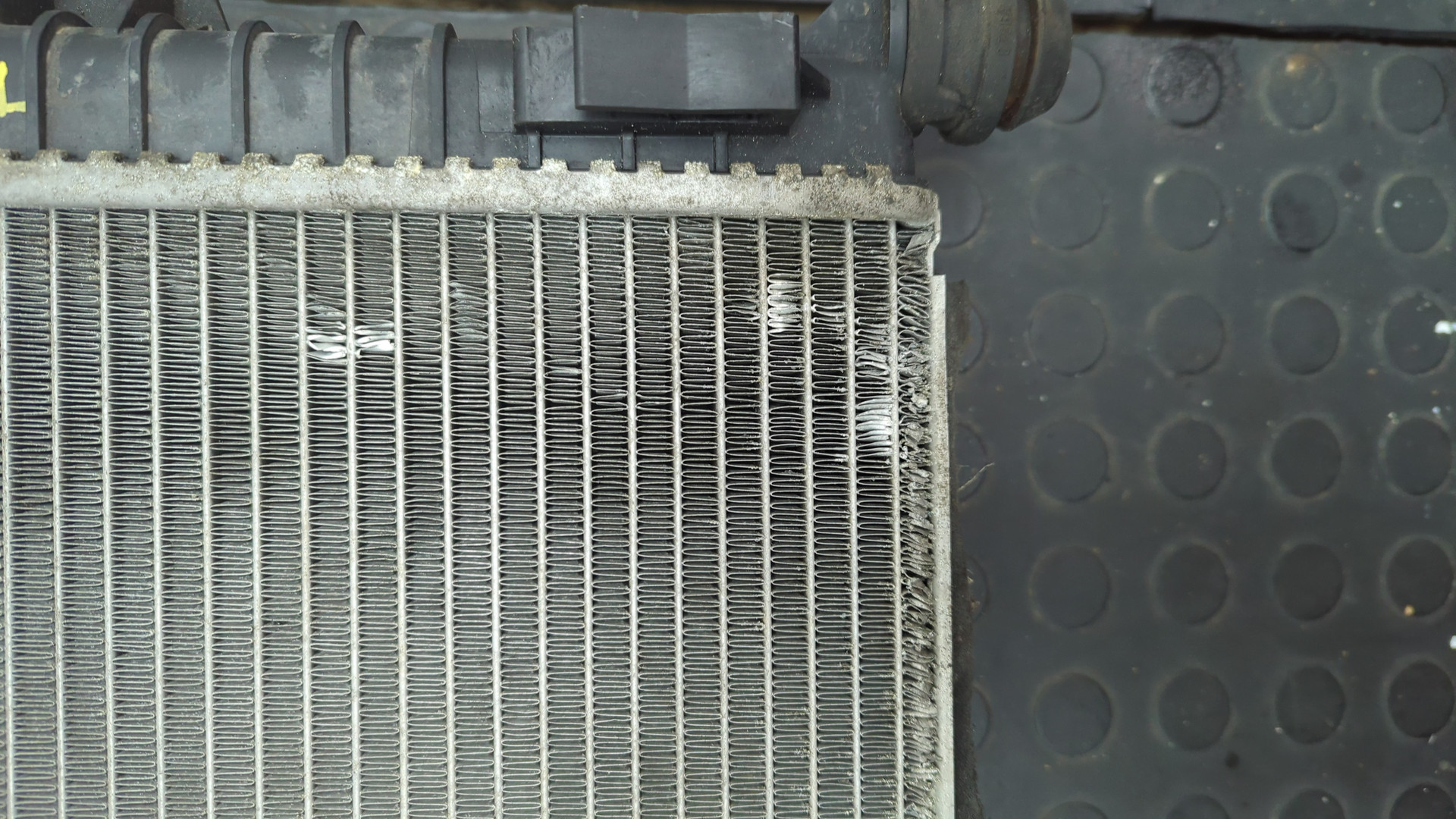 Радиатор охлаждения двигателя основной