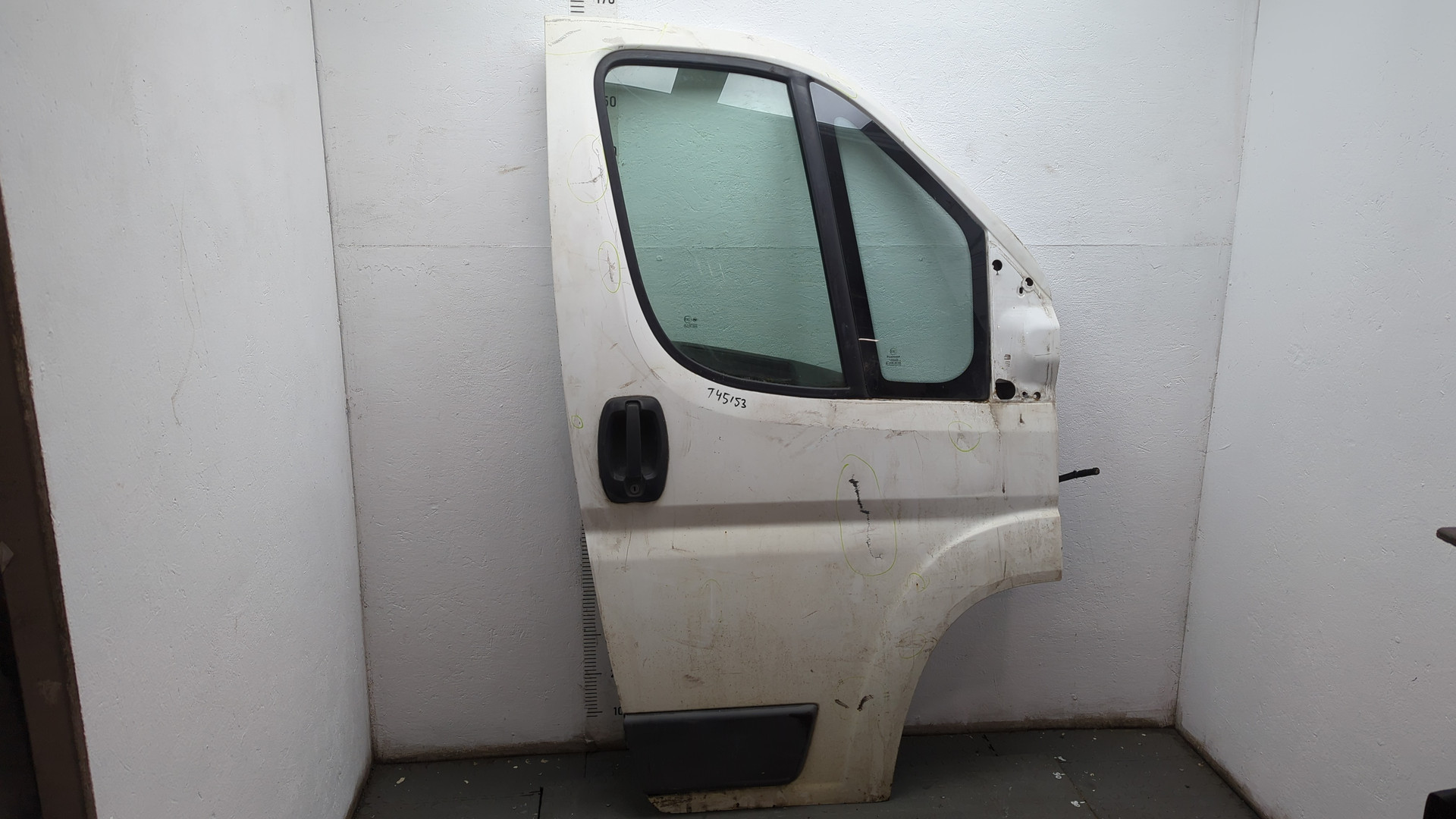 Дверь передняя правая