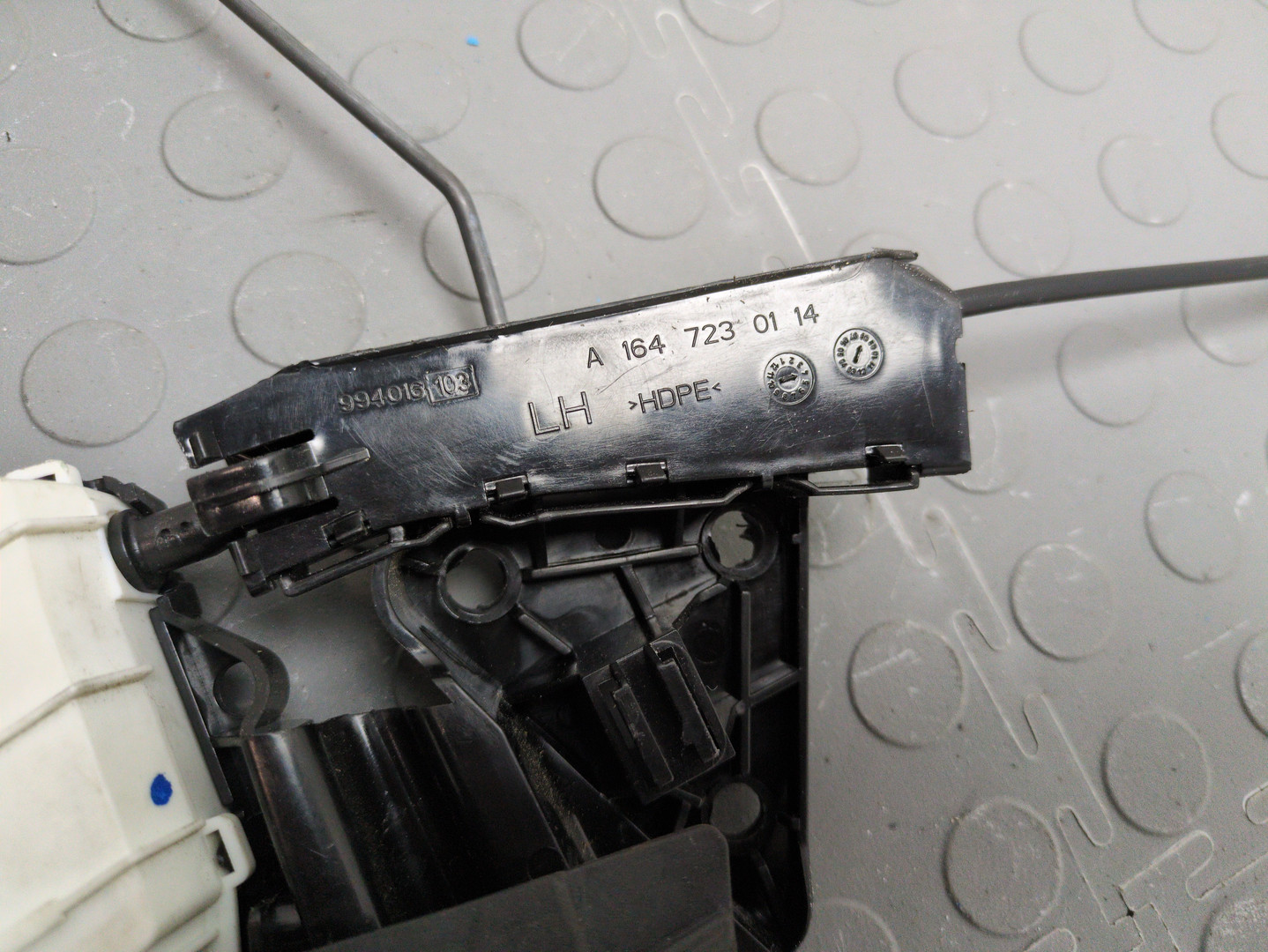 Замок двери передней левой