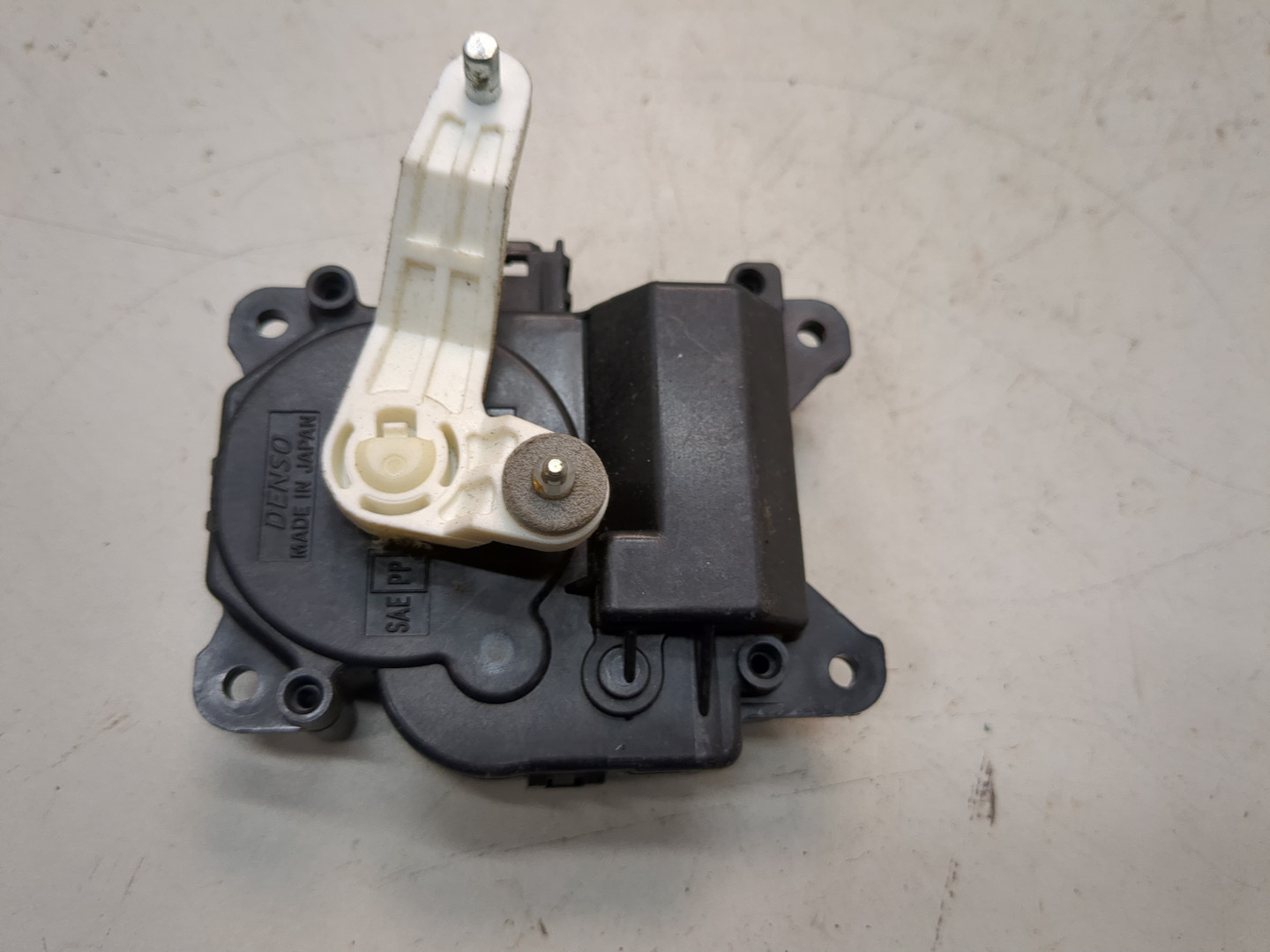 Моторчик заслонки печки