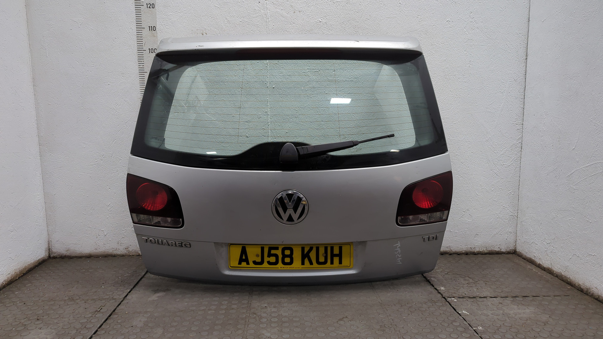 Дверь багажника