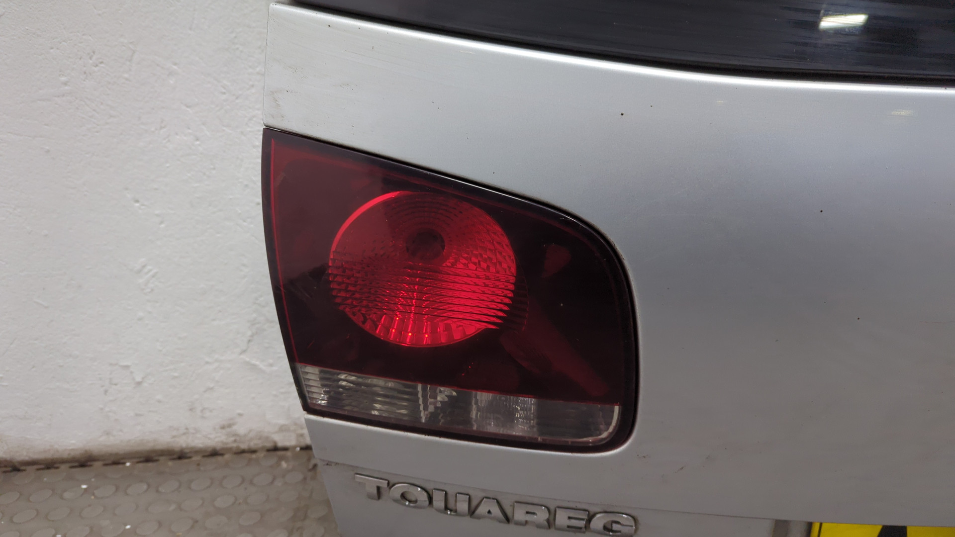 Дверь багажника