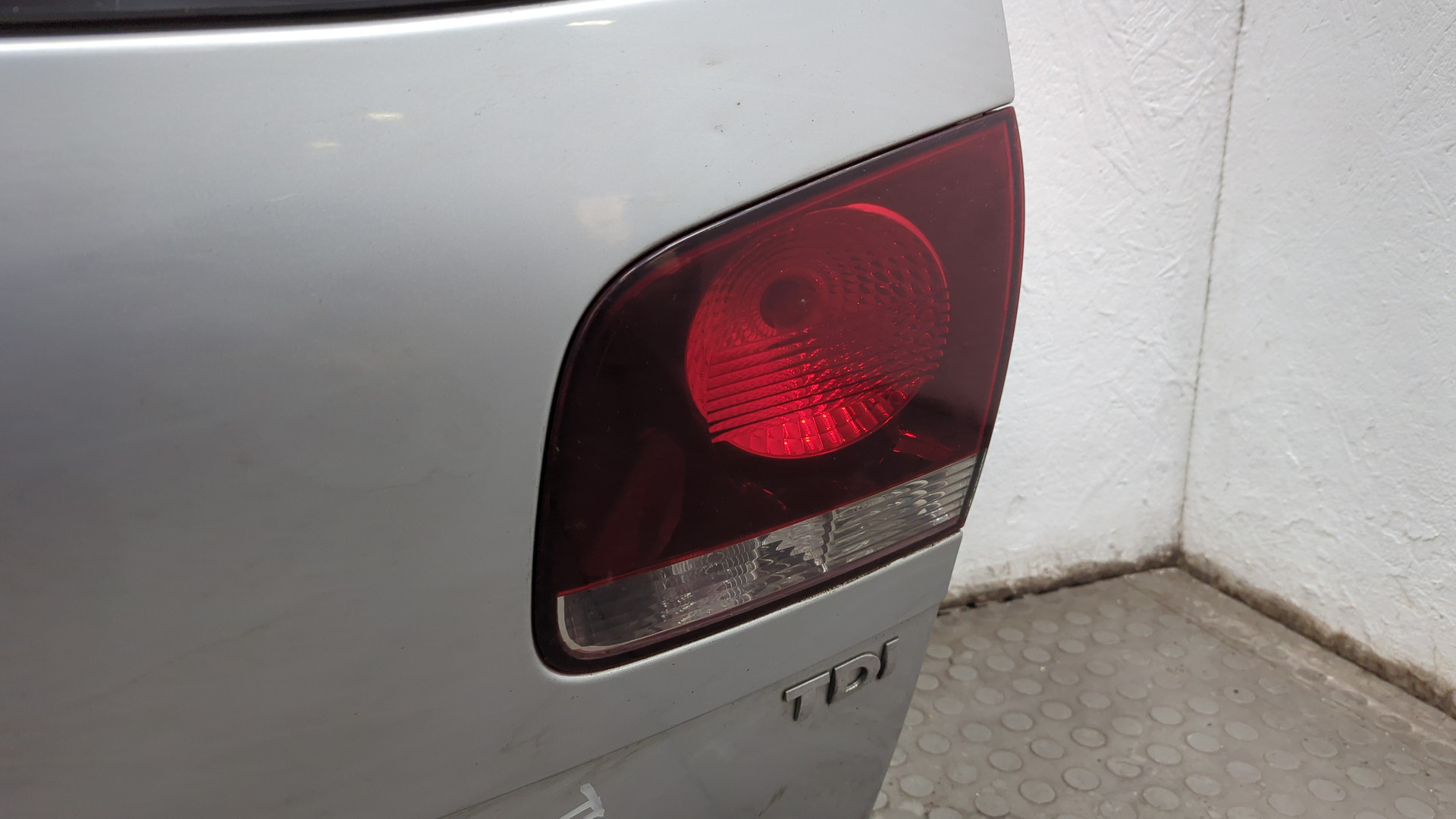 Дверь багажника