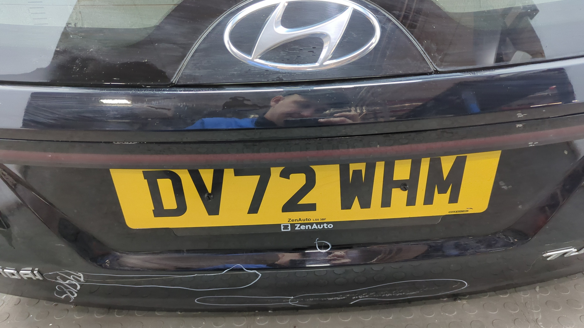 Дверь багажника