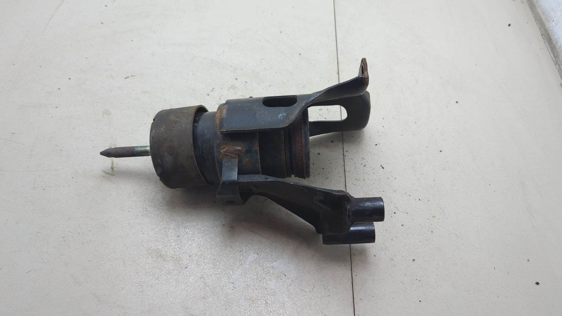 Опора двигателя