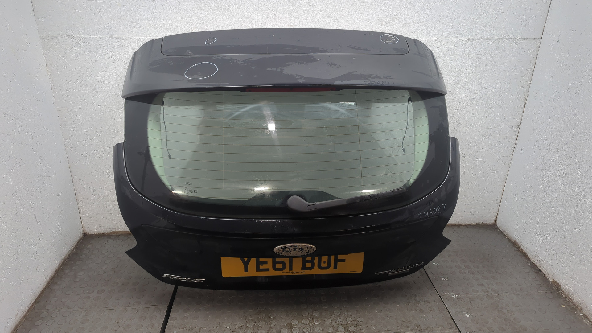 Дверь багажника