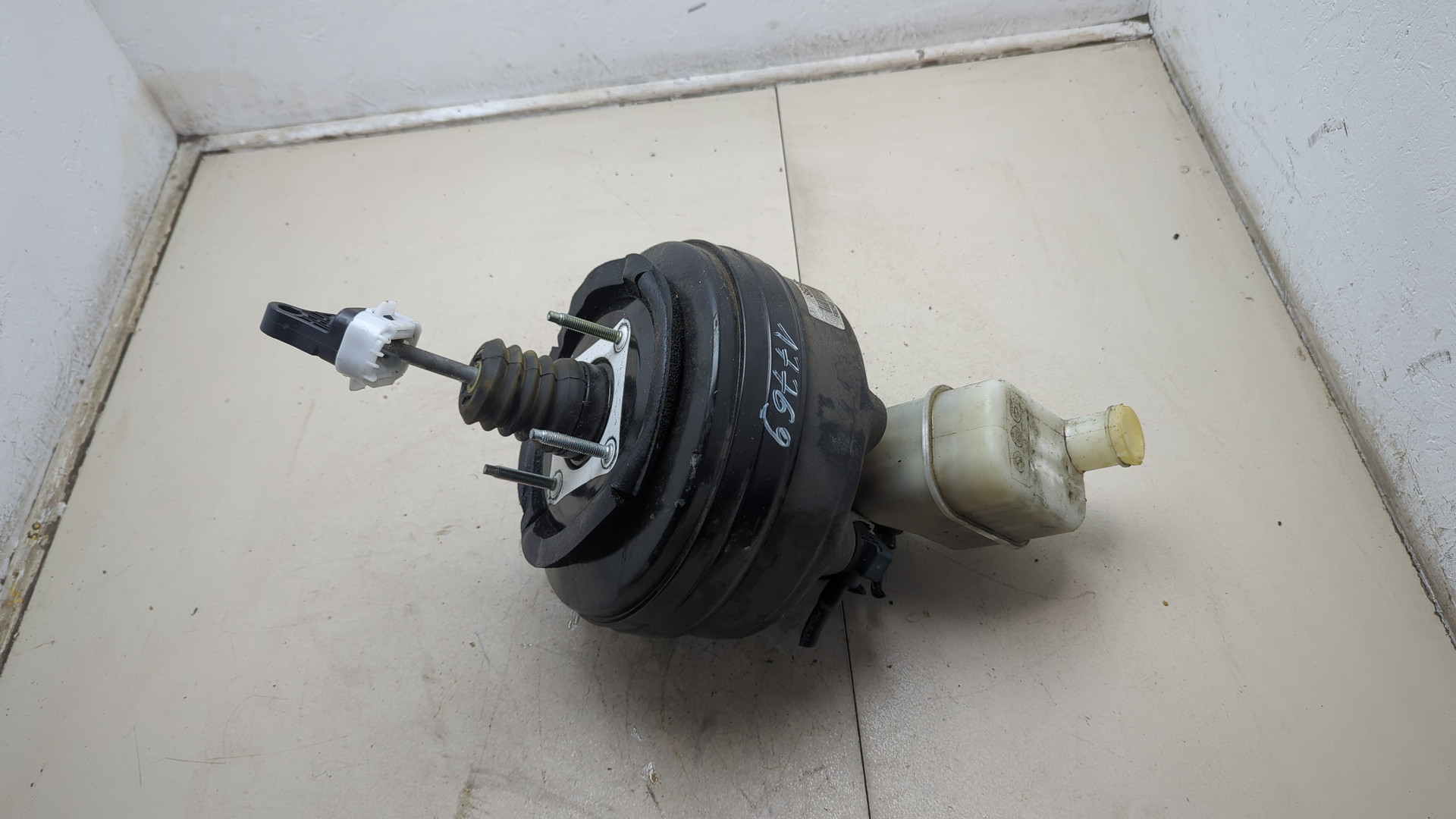 Цилиндр тормозной главный