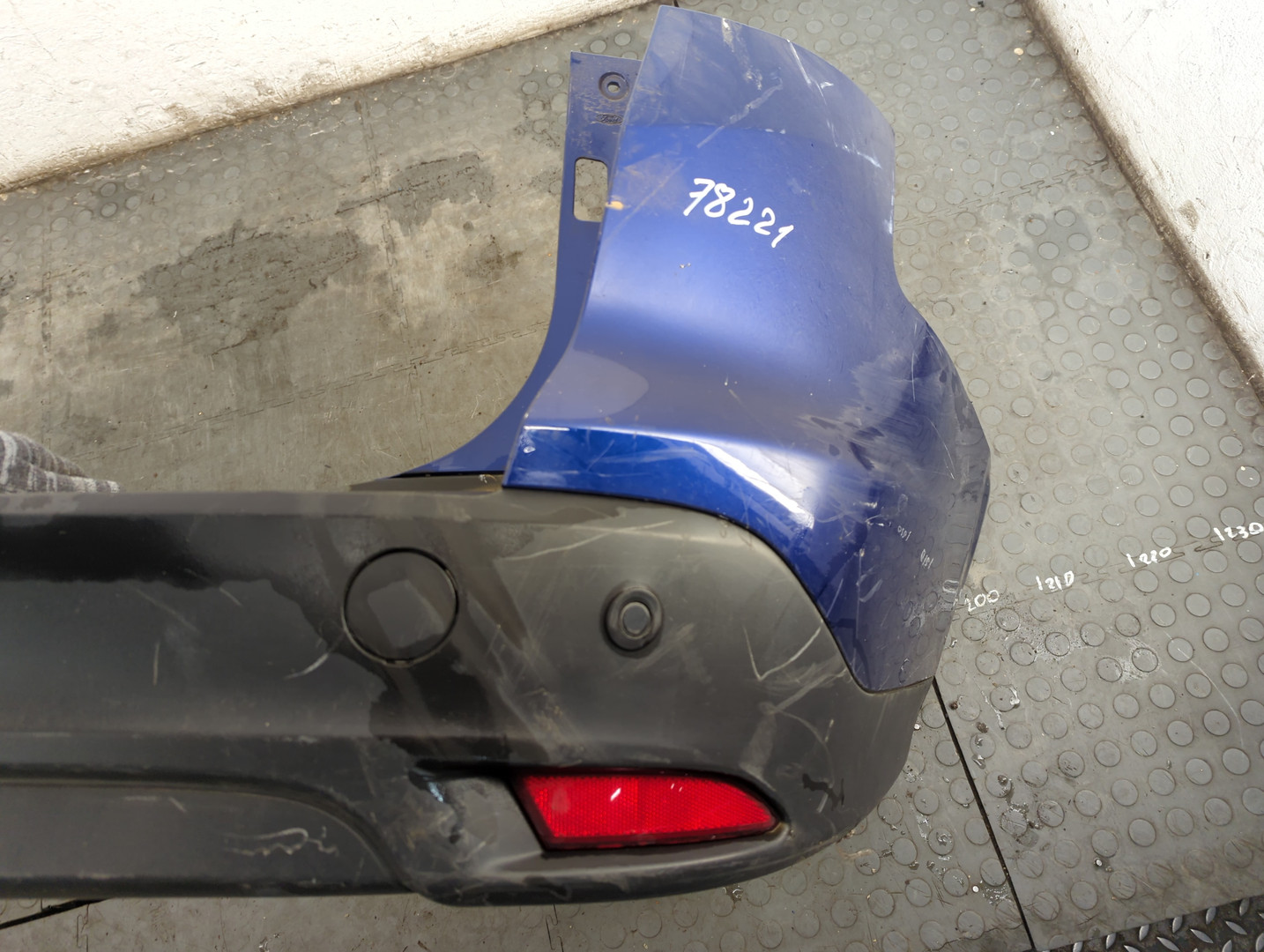 Бампер задний