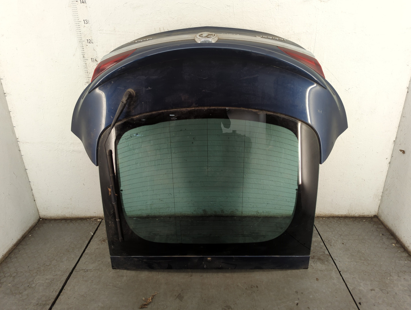 Дверь багажника