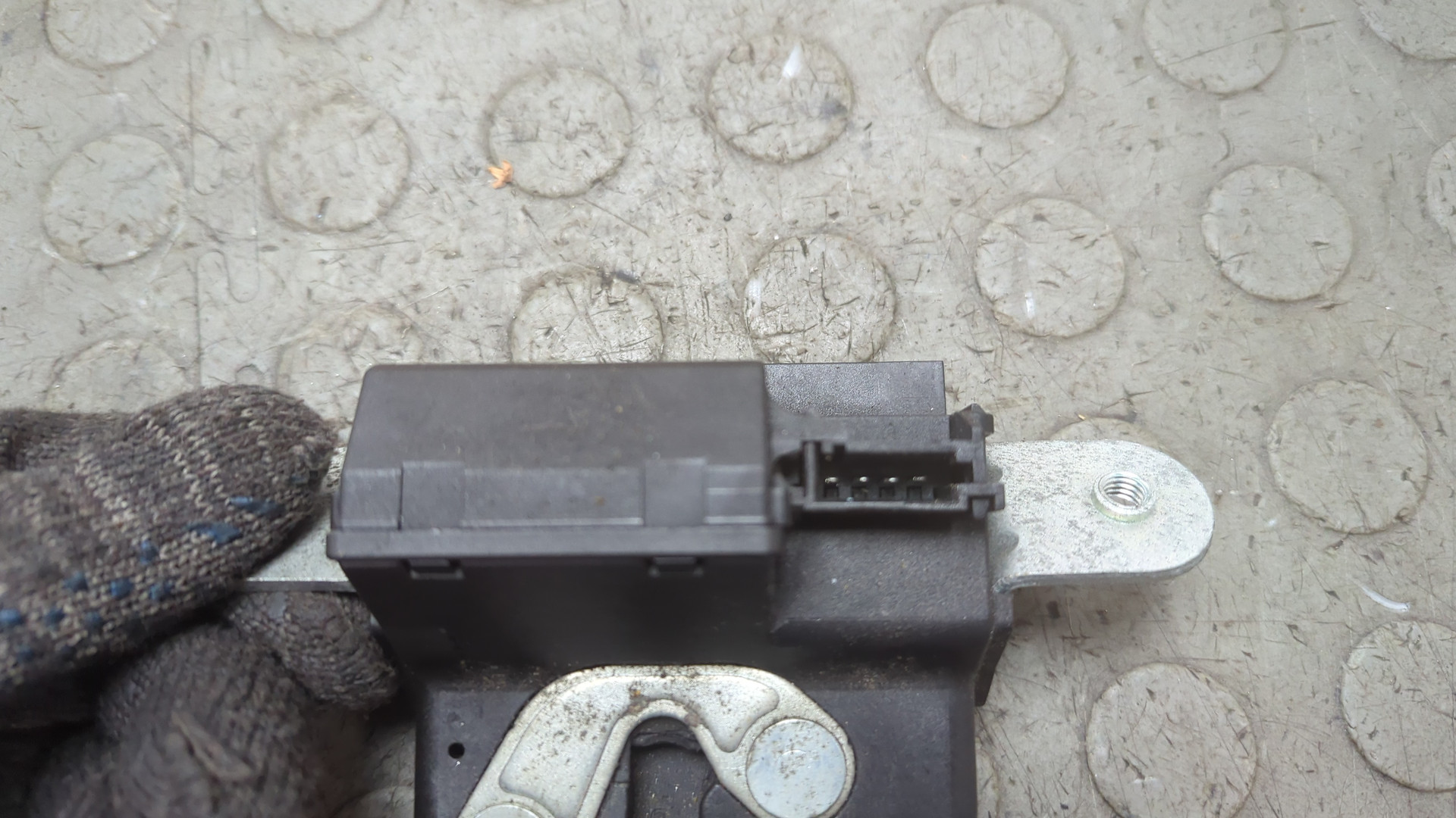 Замок багажника