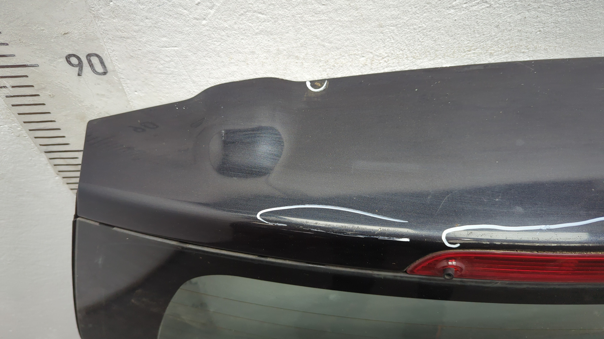 Дверь багажника