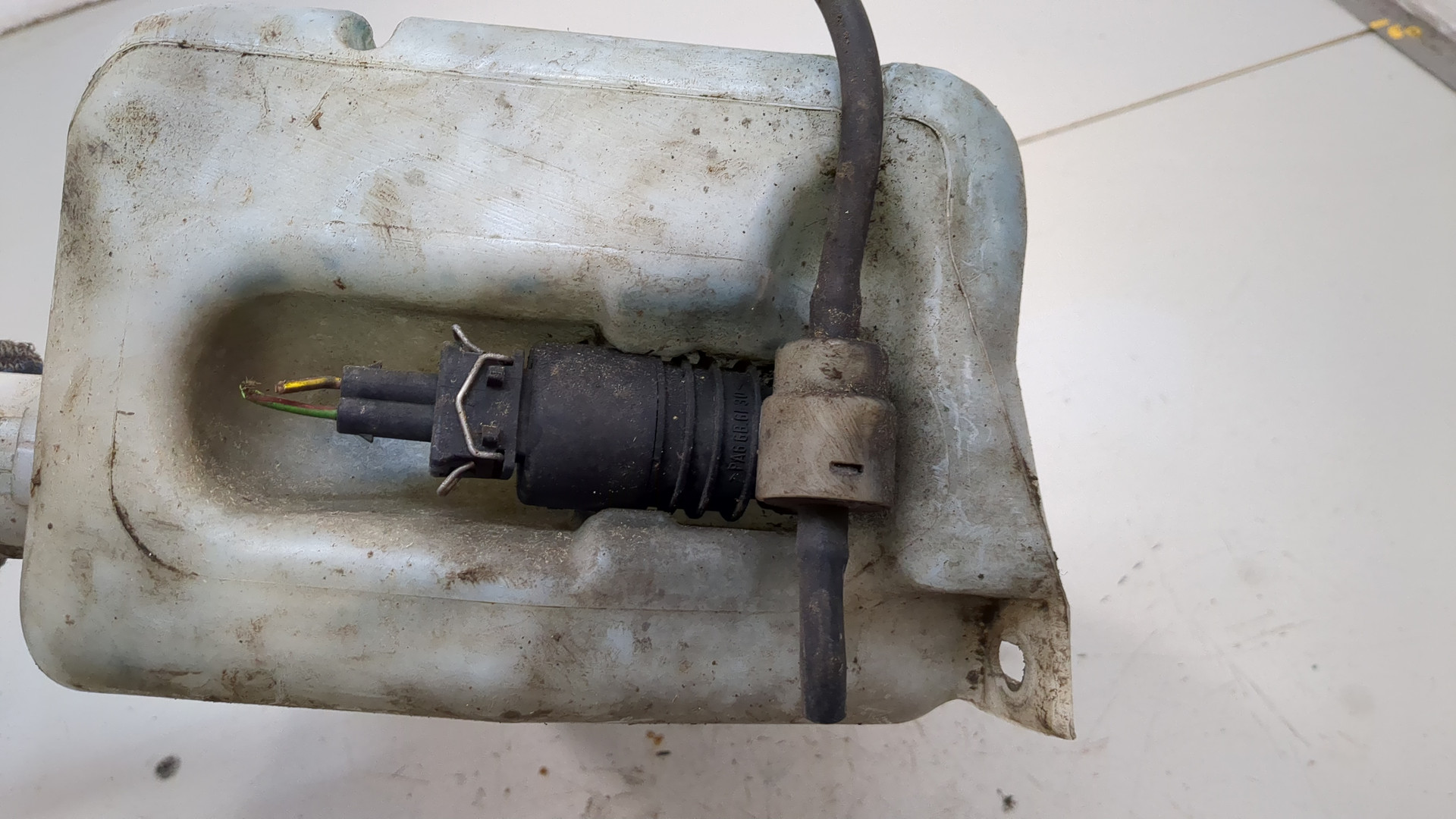 Бачок омывателя лобового стекла