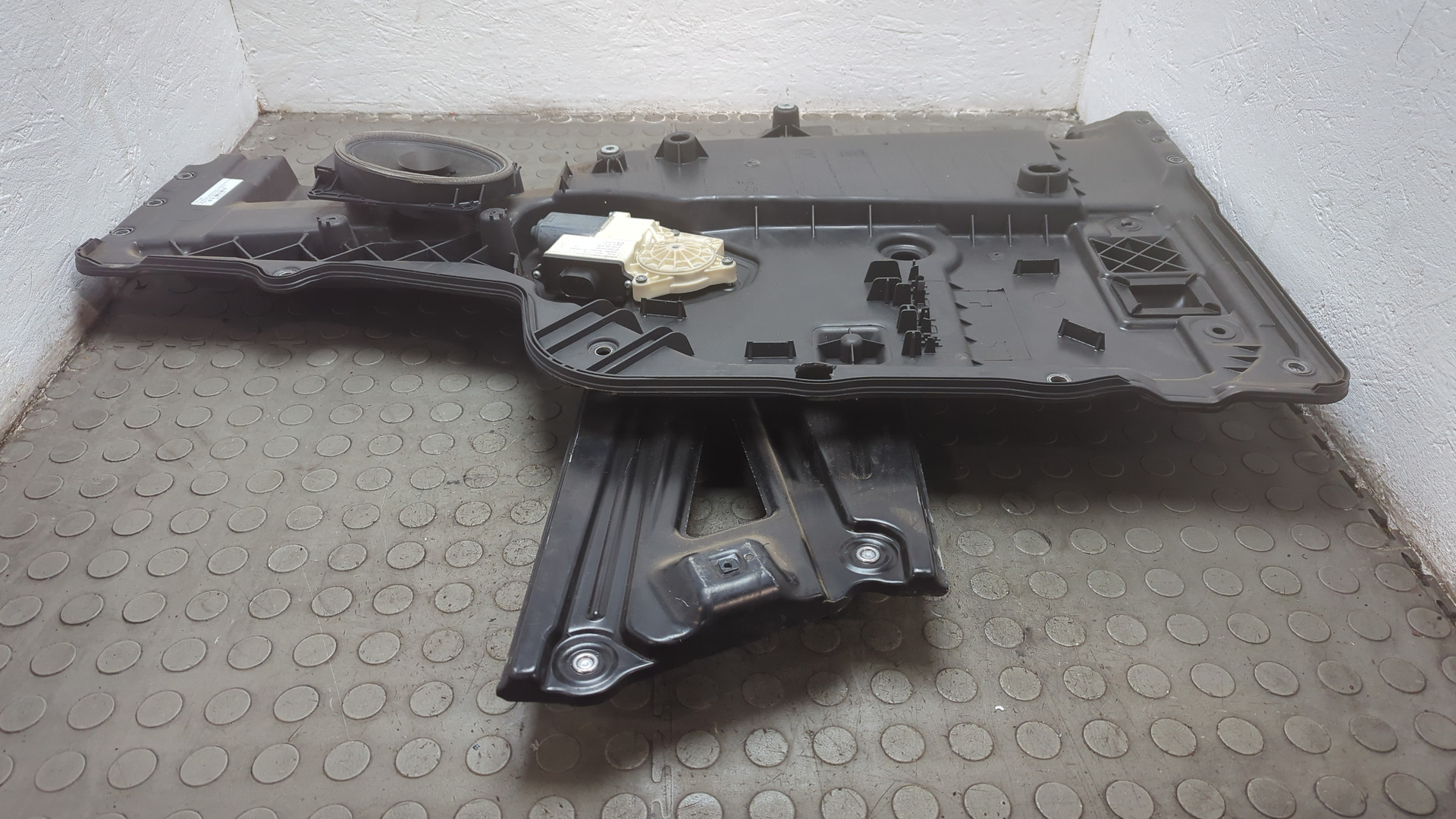 Стеклоподъемник электр. передний правый