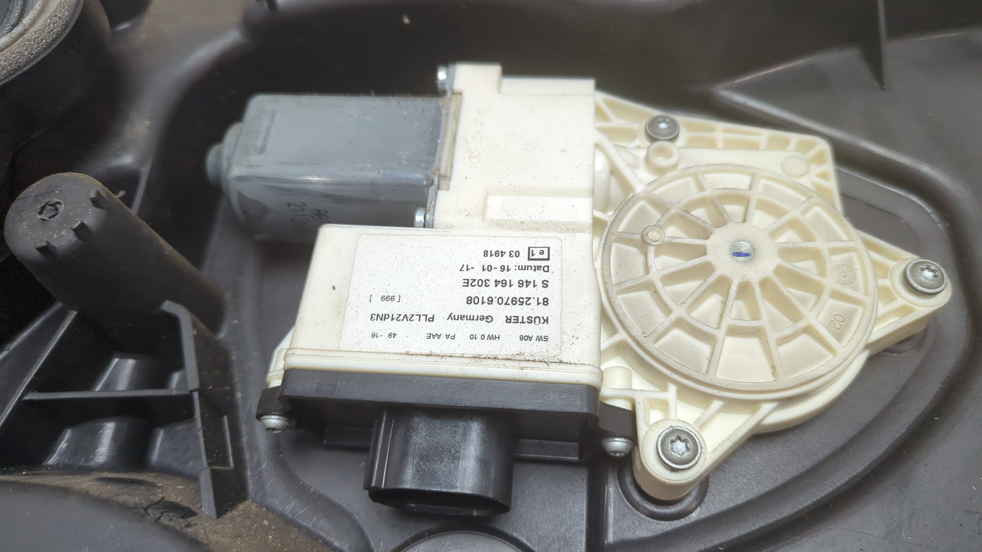 Стеклоподъемник электр. передний правый