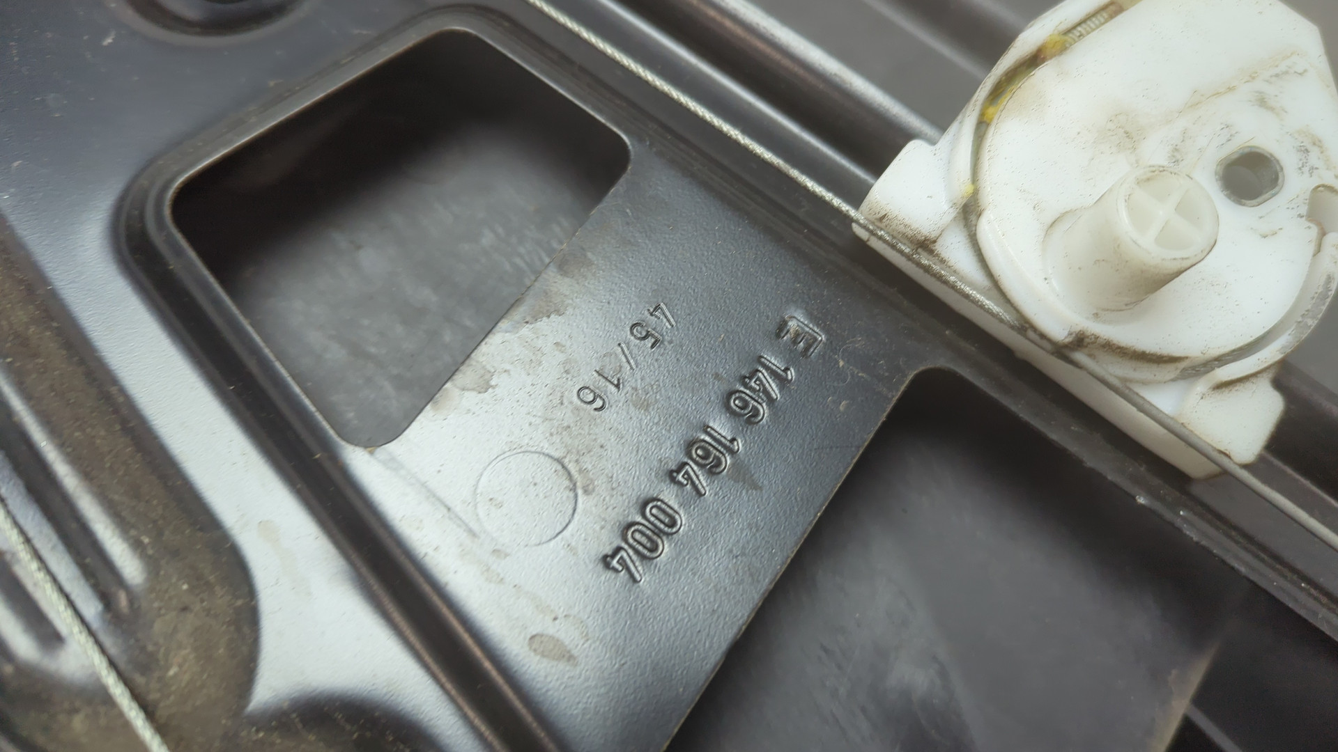 Стеклоподъемник электр. передний правый