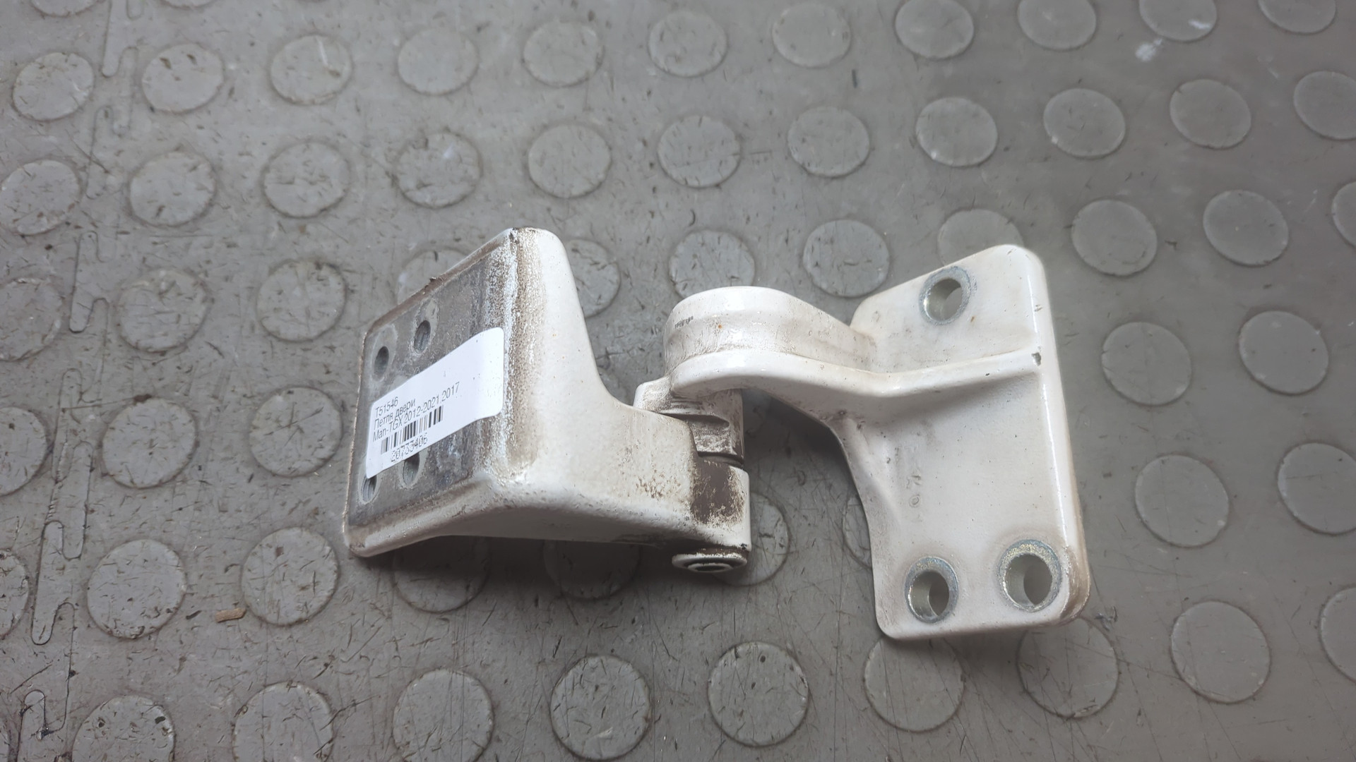 Петля двери