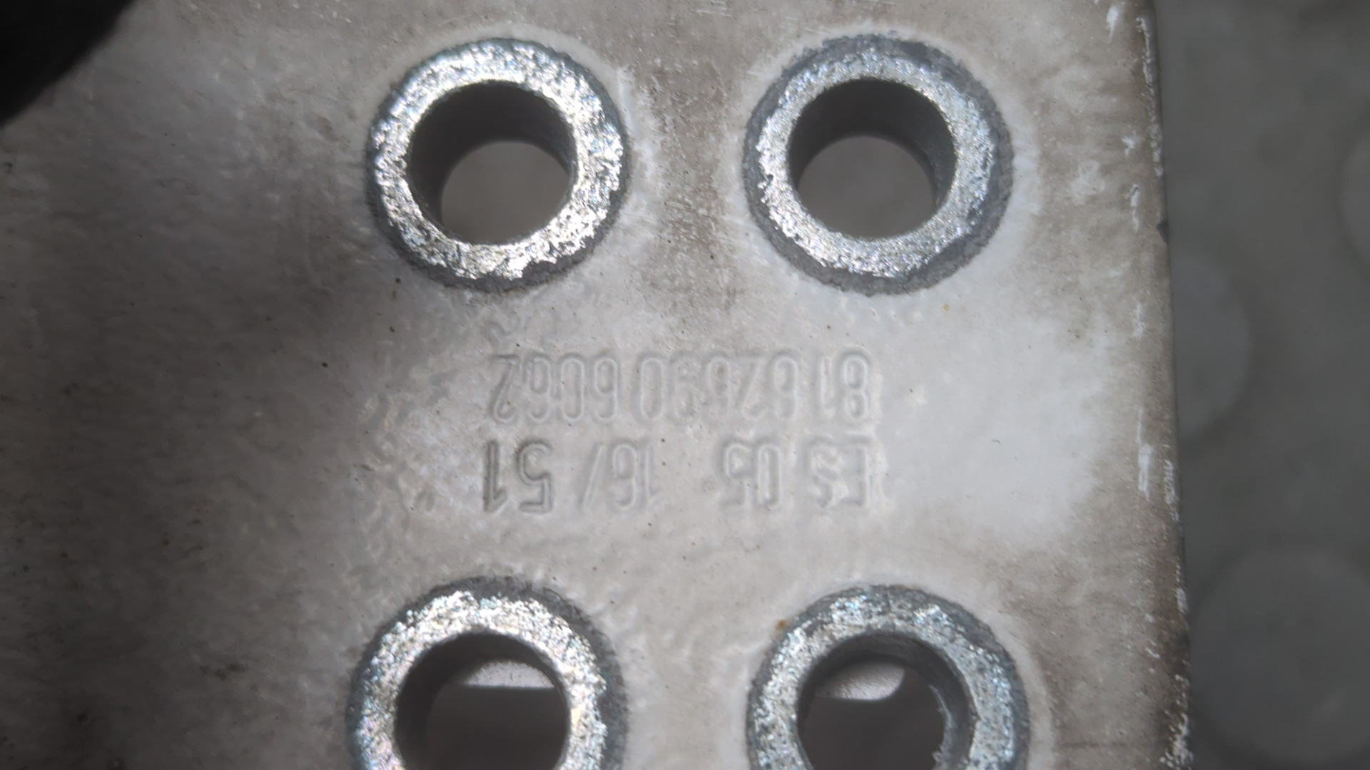 Петля двери