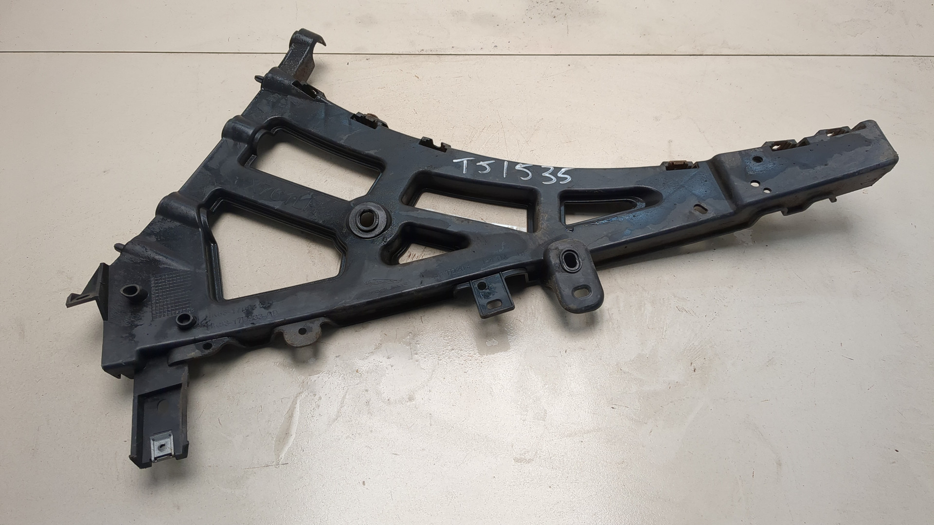 Кронштейн заднего бампера левый