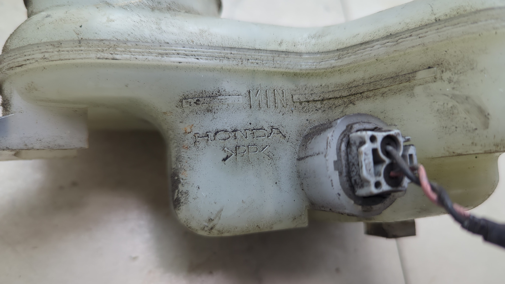 Бачок главного тормозного цилиндра