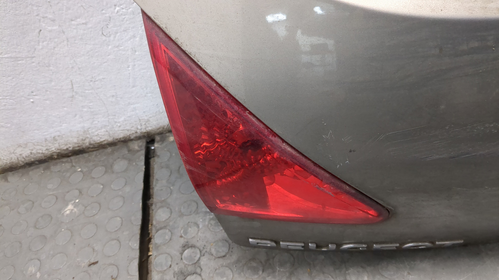 Дверь багажника