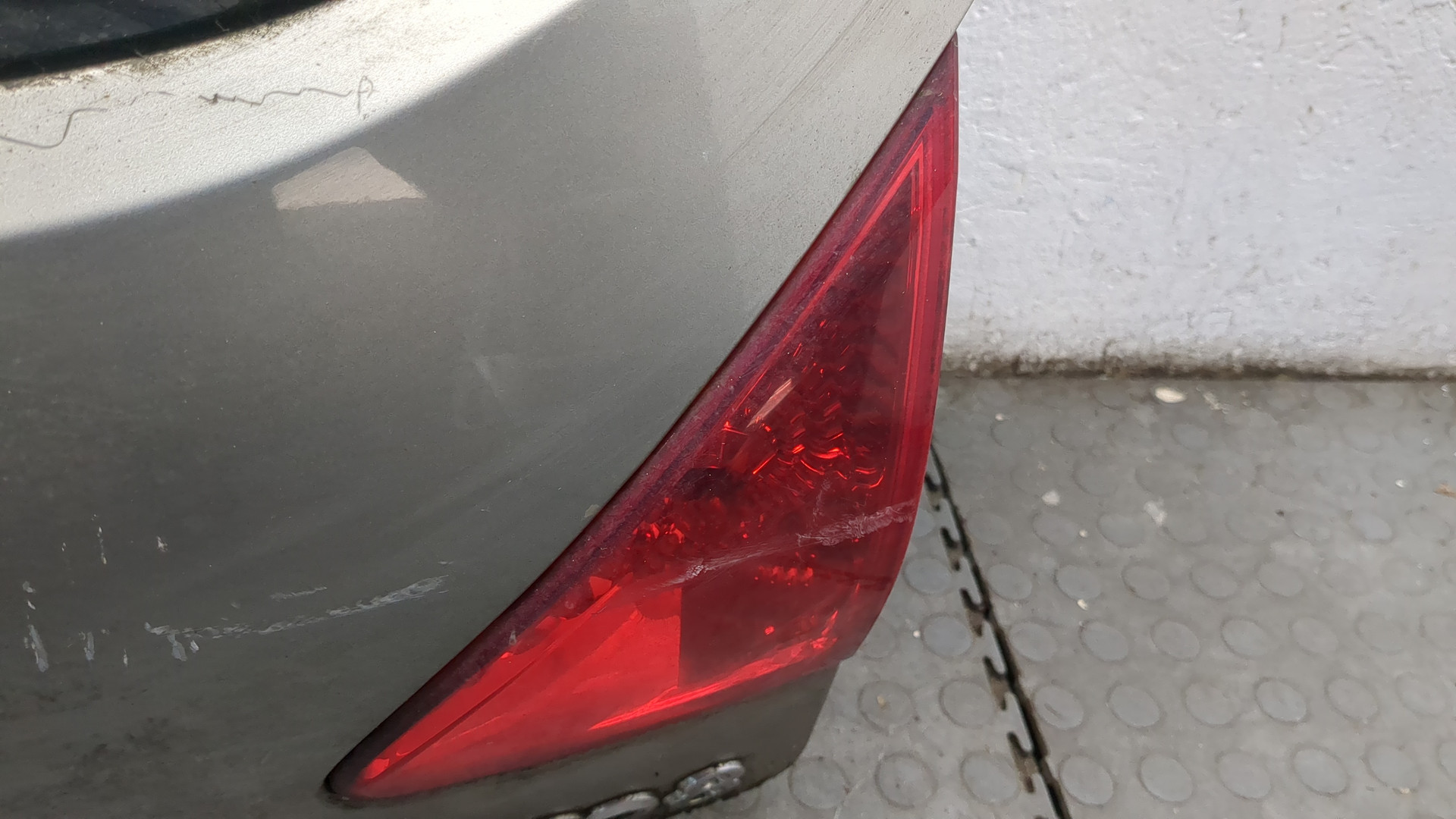 Дверь багажника