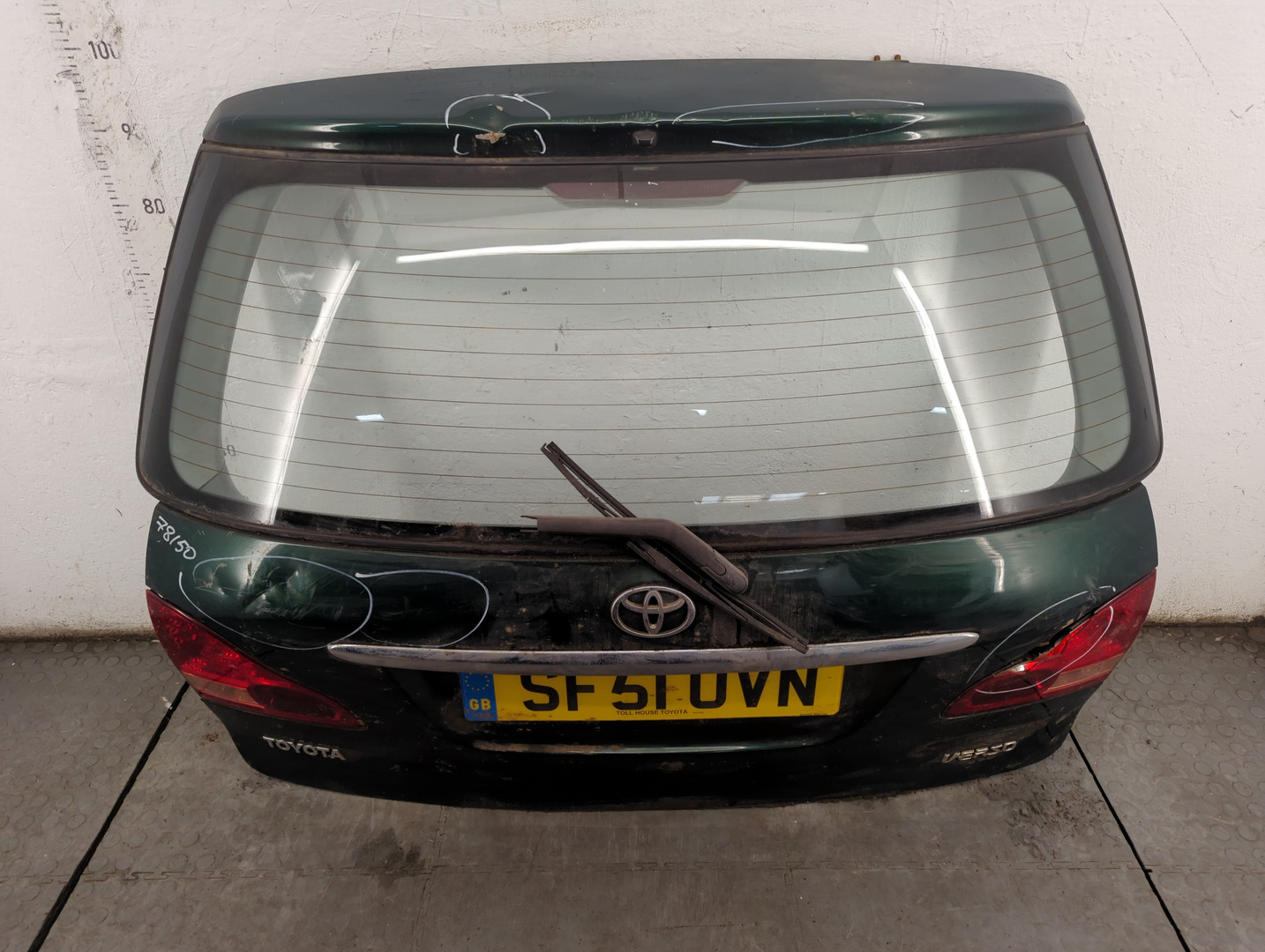 Дверь багажника