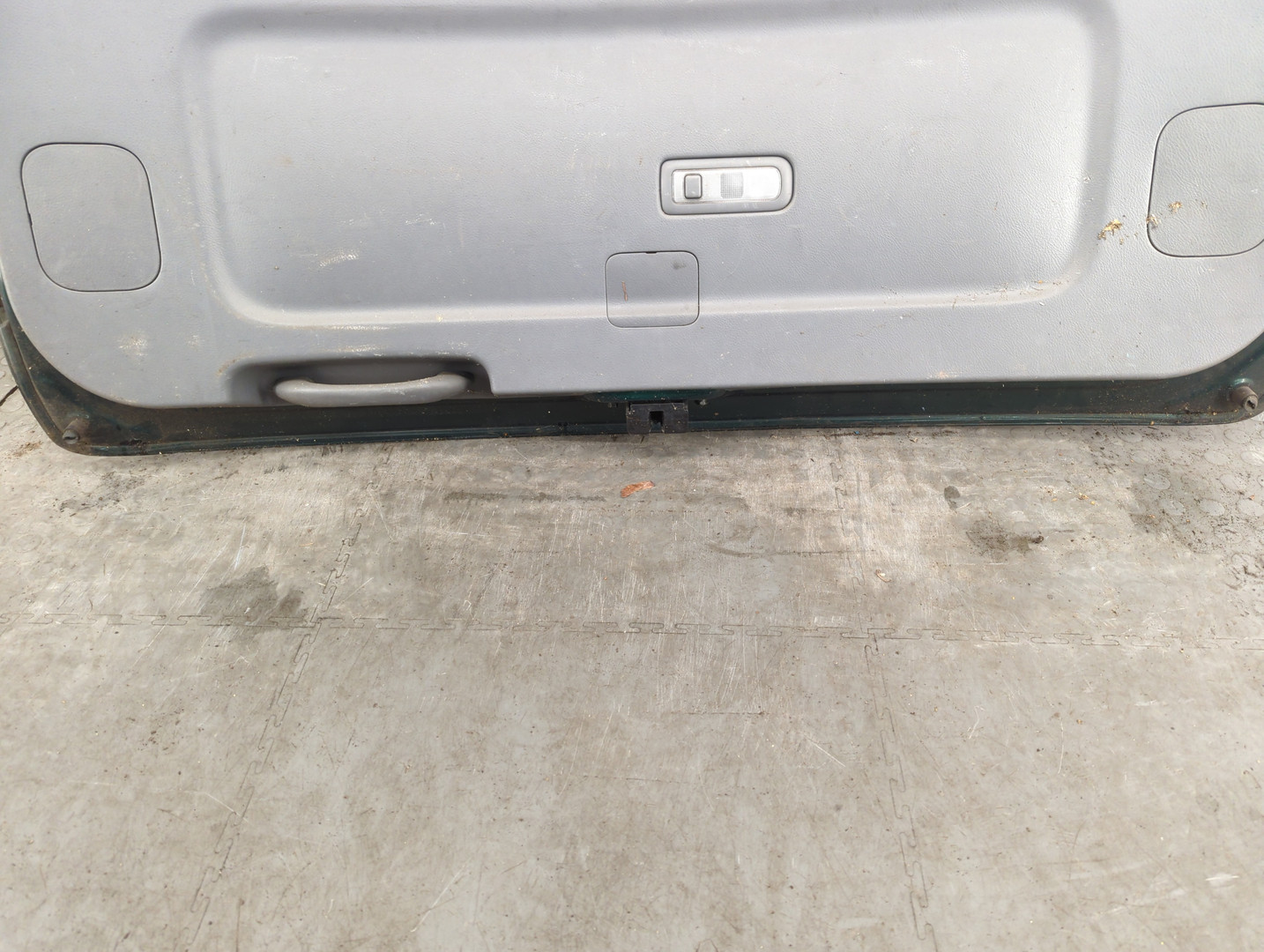 Дверь багажника