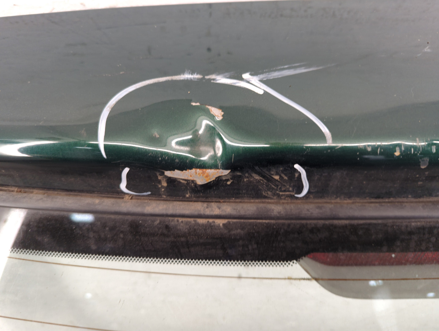 Дверь багажника