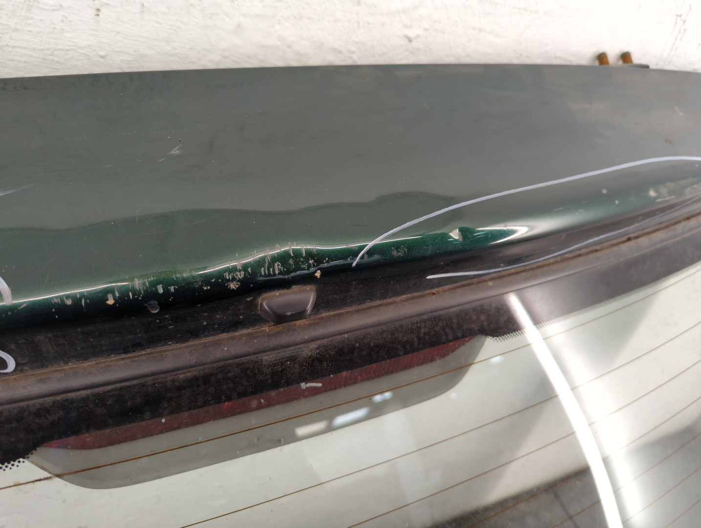 Дверь багажника