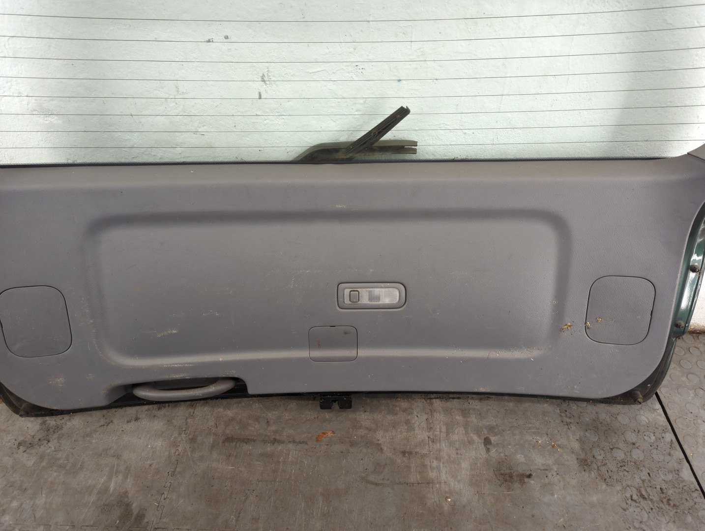 Дверь багажника