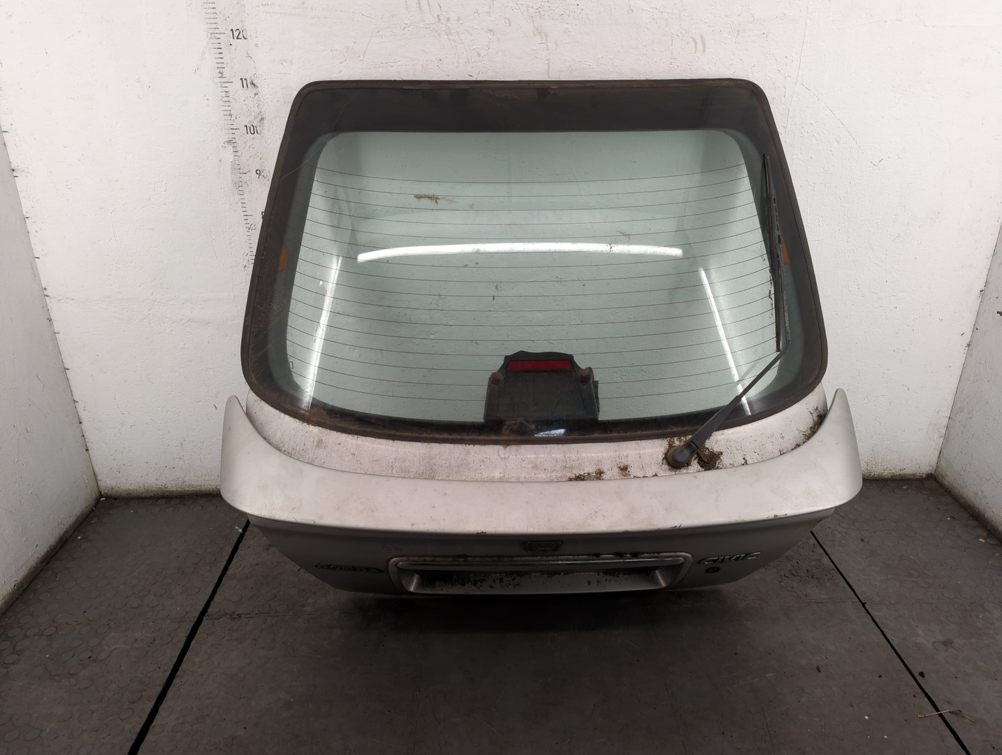 Дверь багажника