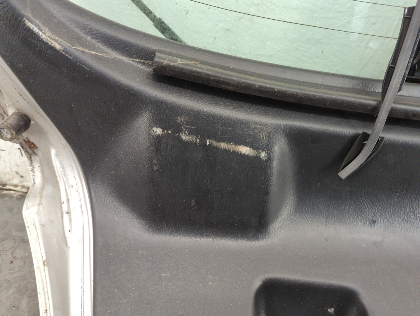 Дверь багажника