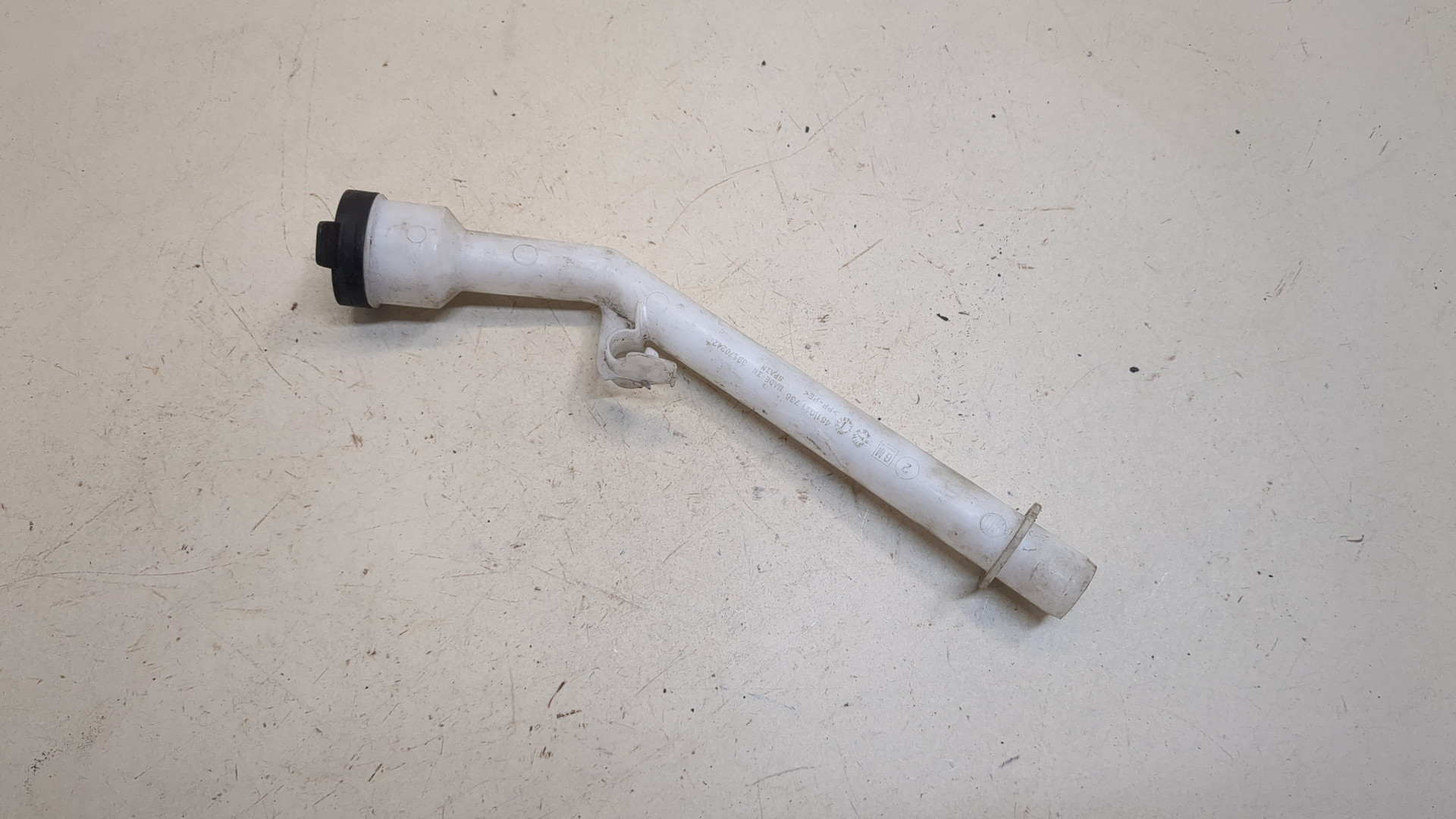 Горловина бачка омывателя